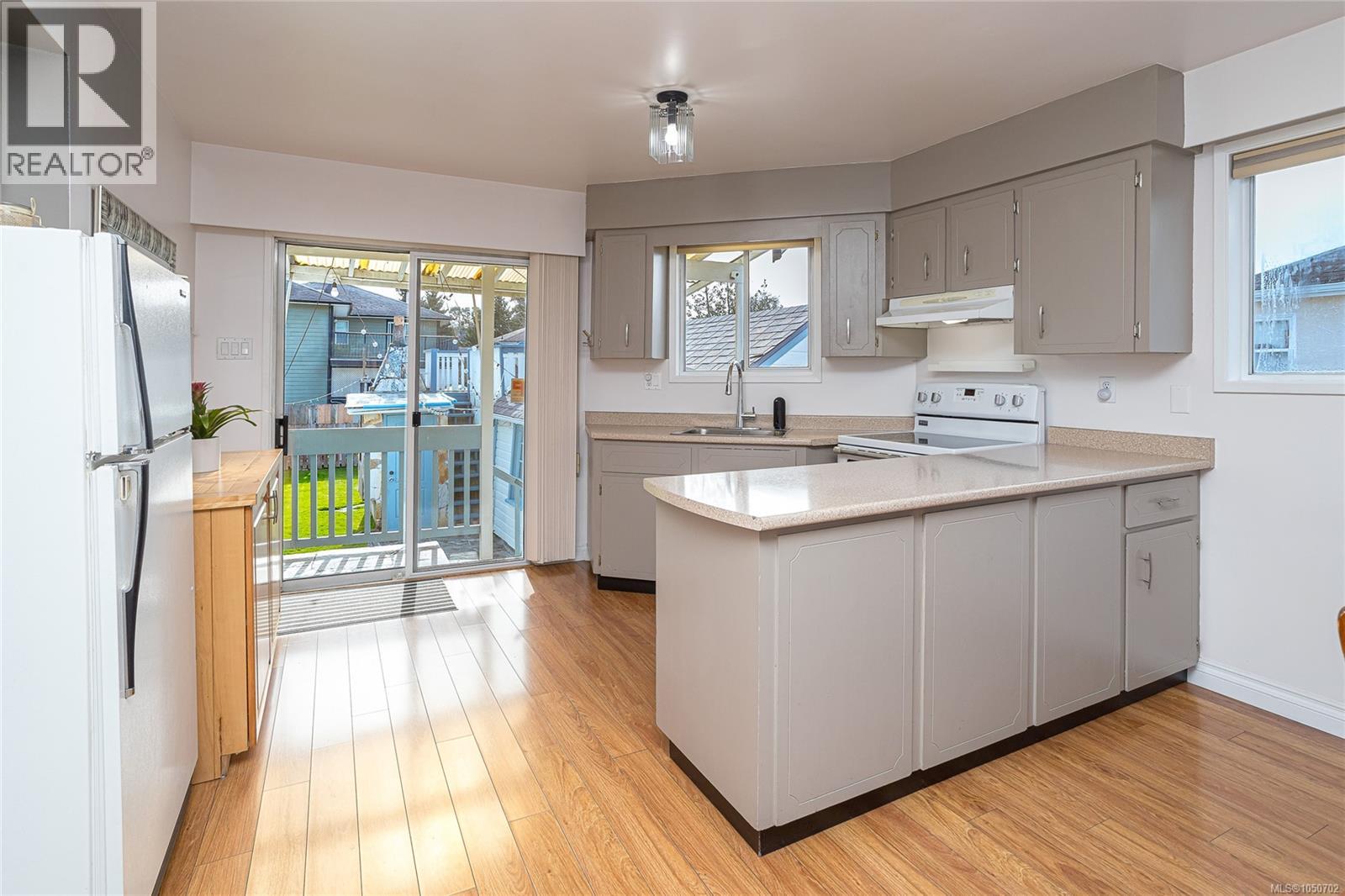 3155 Earl Grey St Property Photo 10