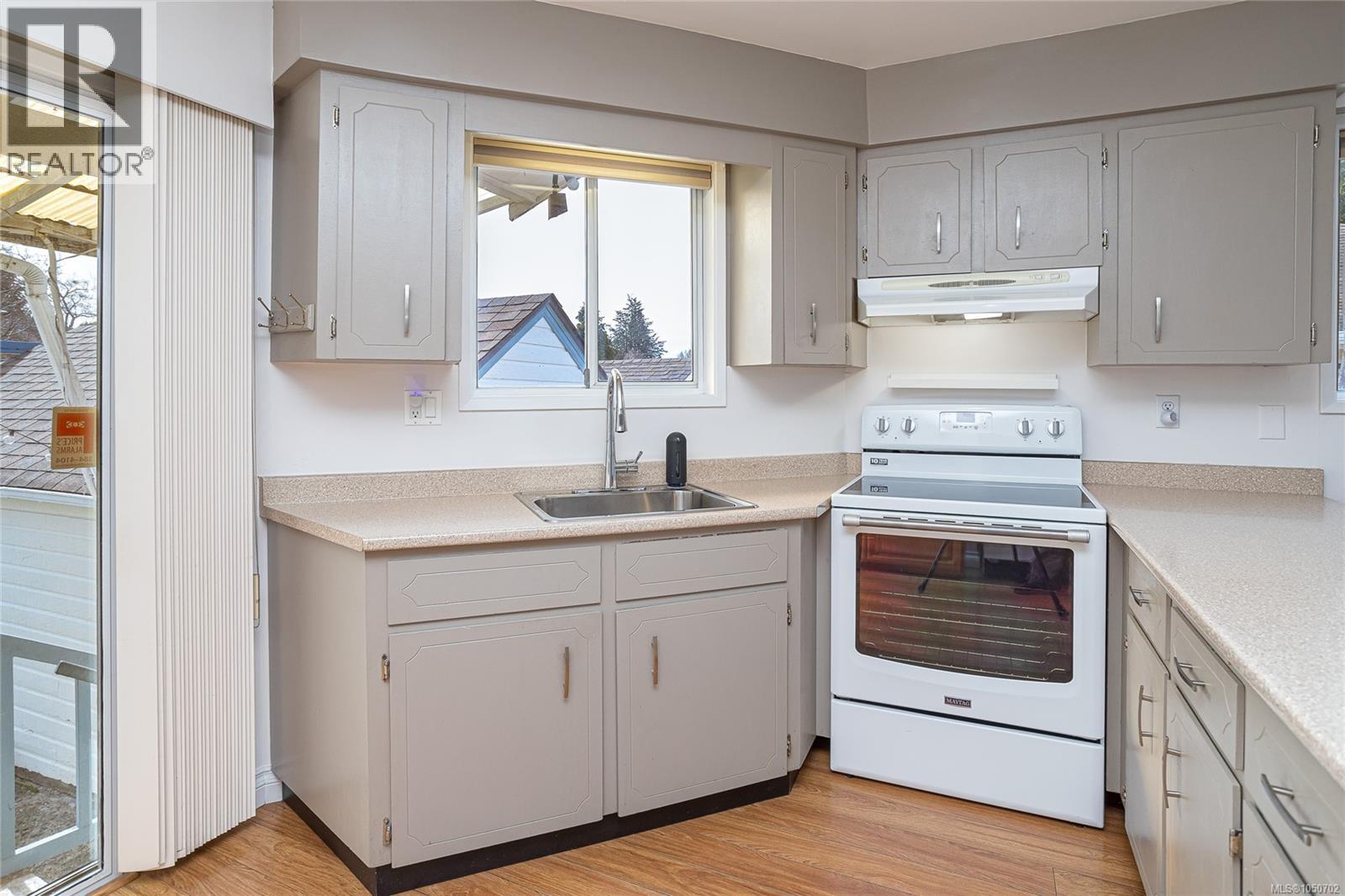3155 Earl Grey St Property Photo 12