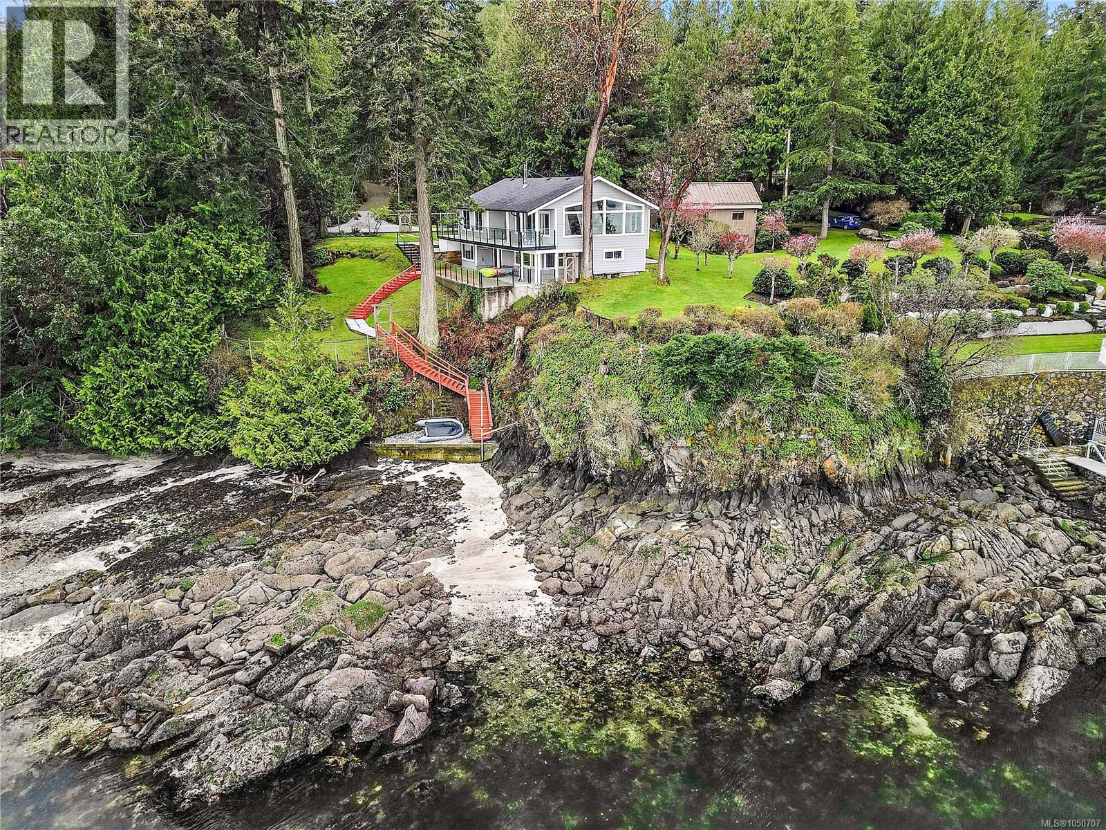 976 Lands End Rd Property Photo 2
