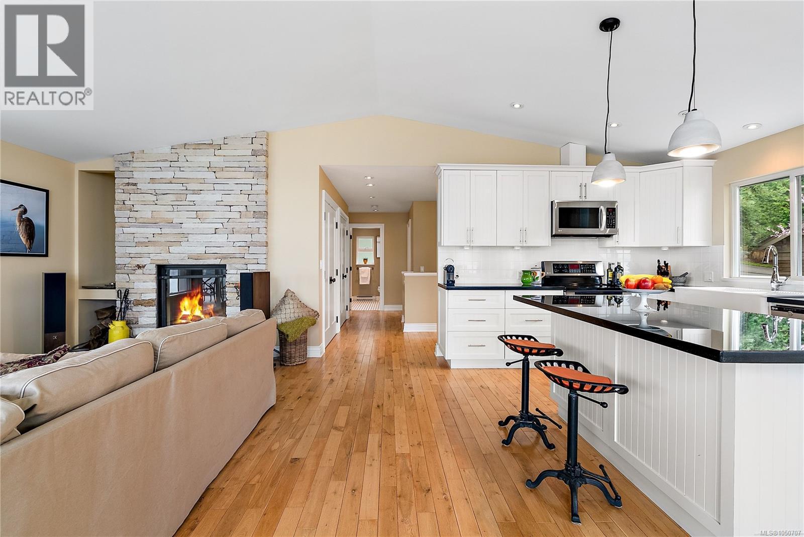 976 Lands End Rd Property Photo 14