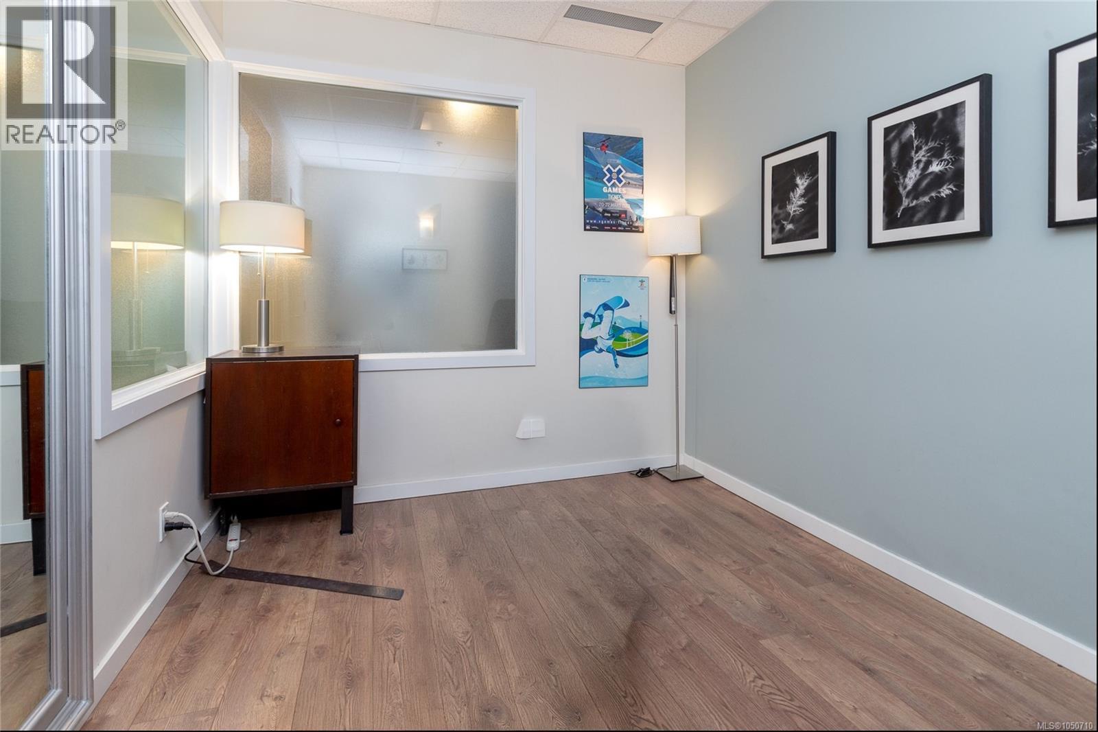 103 1090 Johnson St Property Photo 14