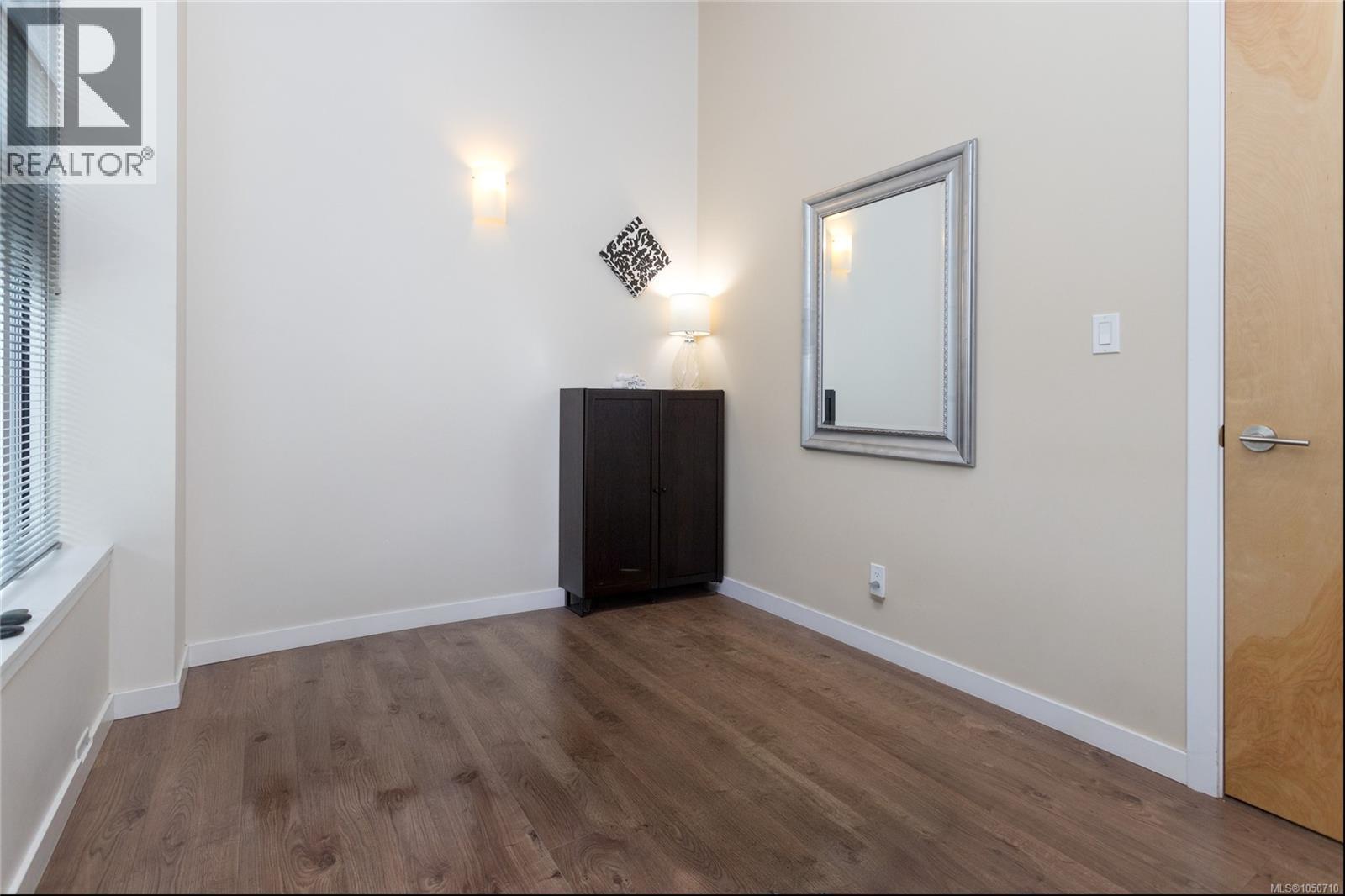 103 1090 Johnson St Property Photo 25