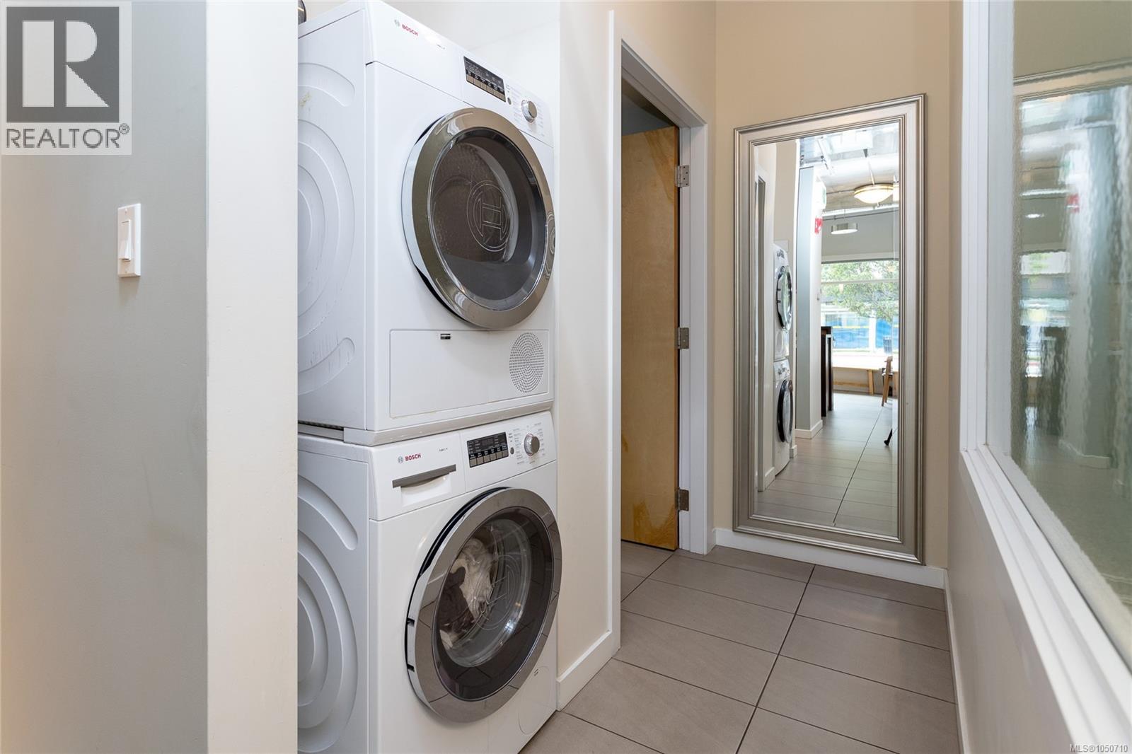 103 1090 Johnson St Property Photo 27