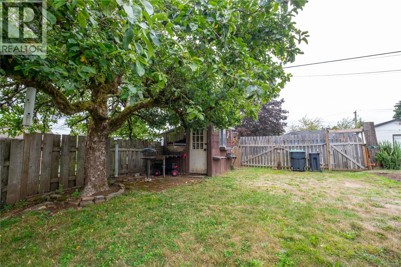 626 16th St Property Photo 9