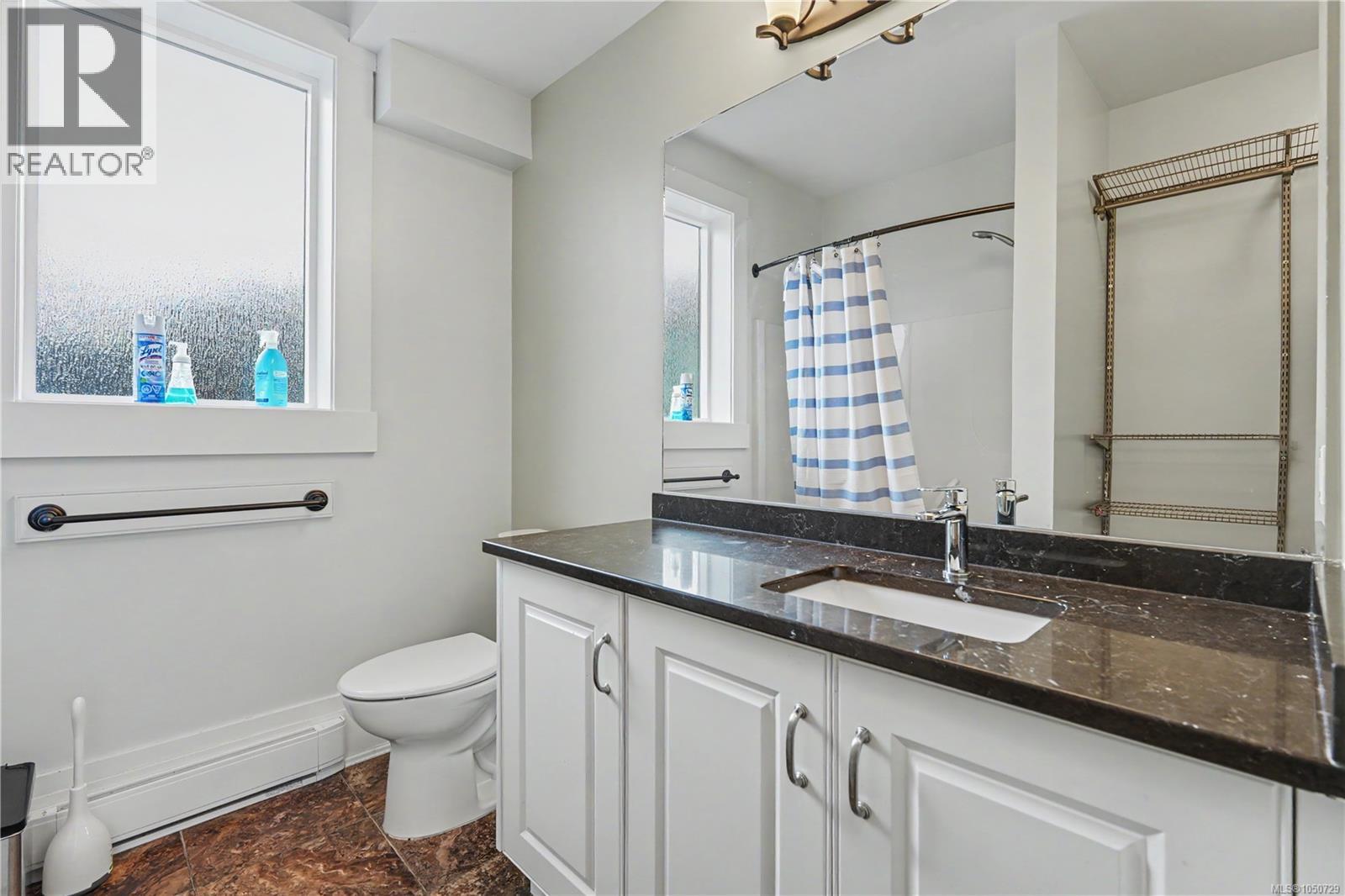 1064 Beverley Pl Property Photo 12