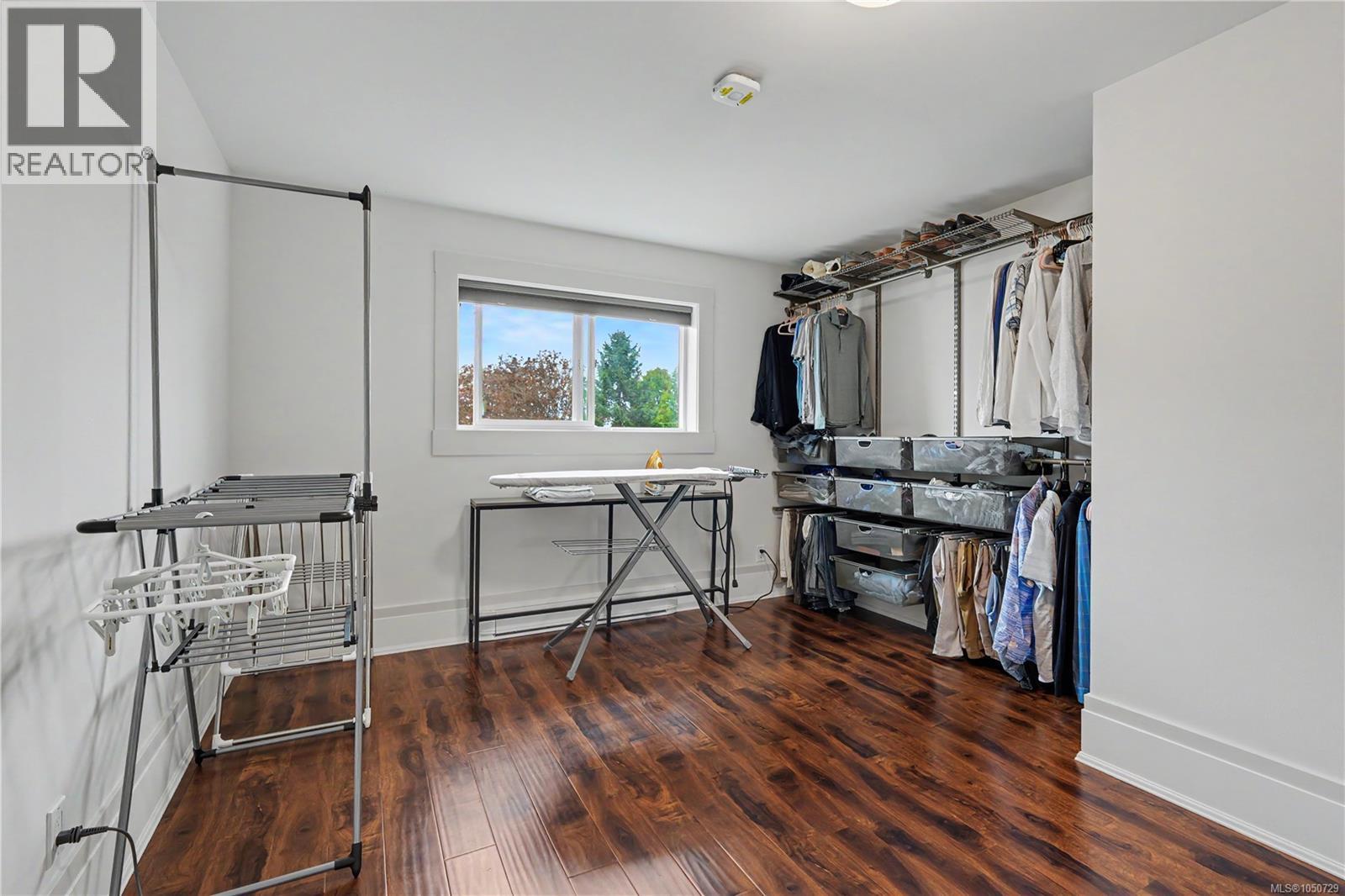 1064 Beverley Pl Property Photo 15