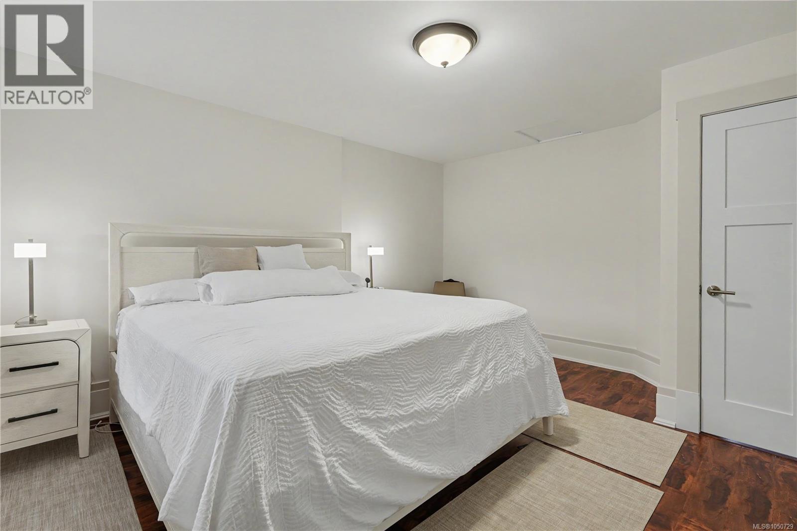 1064 Beverley Pl Property Photo 32