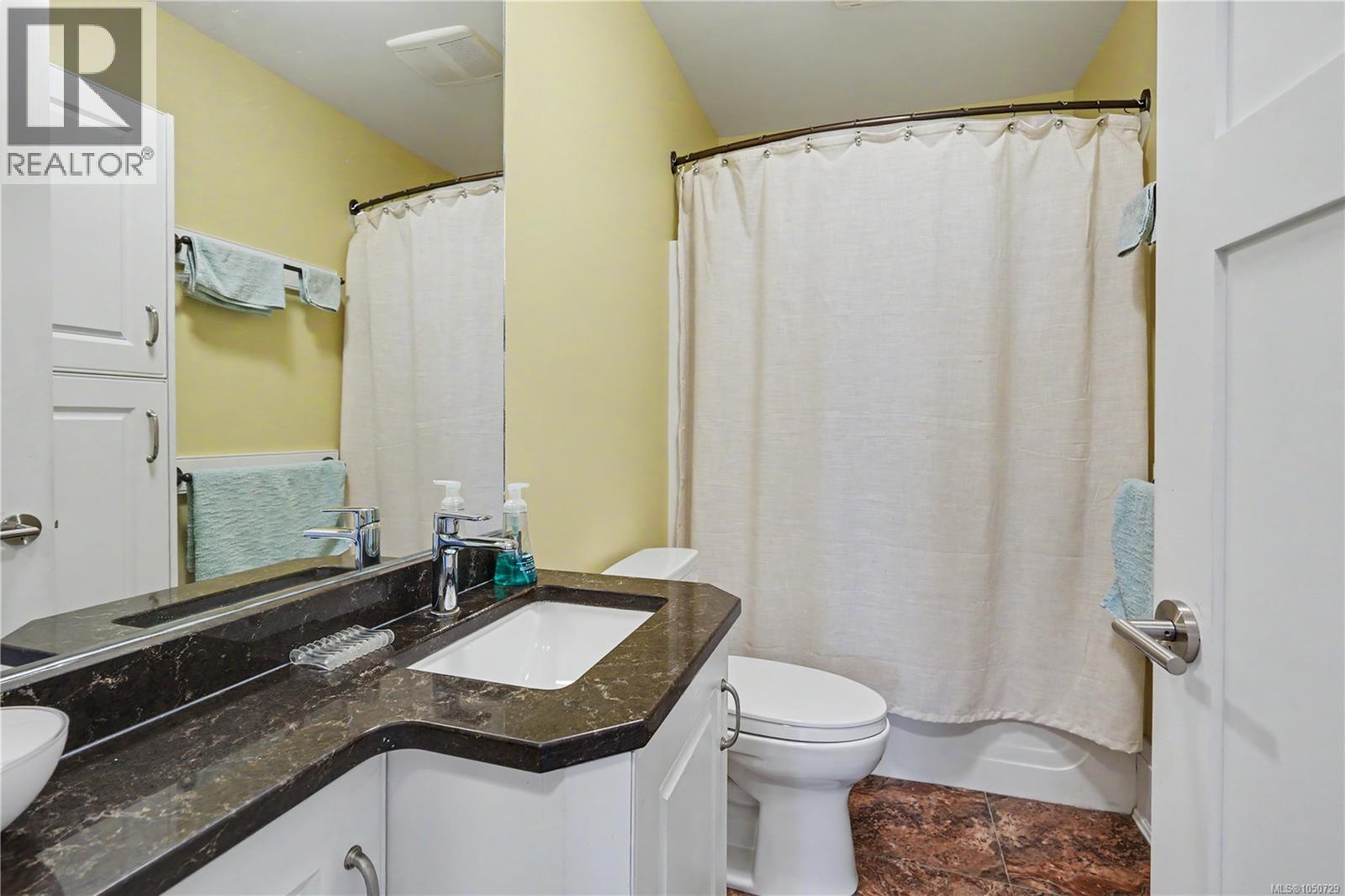 1064 Beverley Pl Property Photo 35