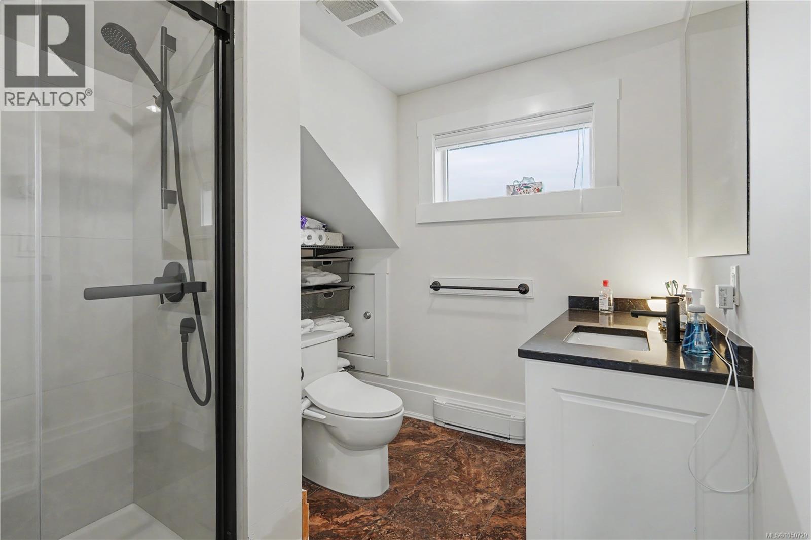 1064 Beverley Pl Property Photo 36