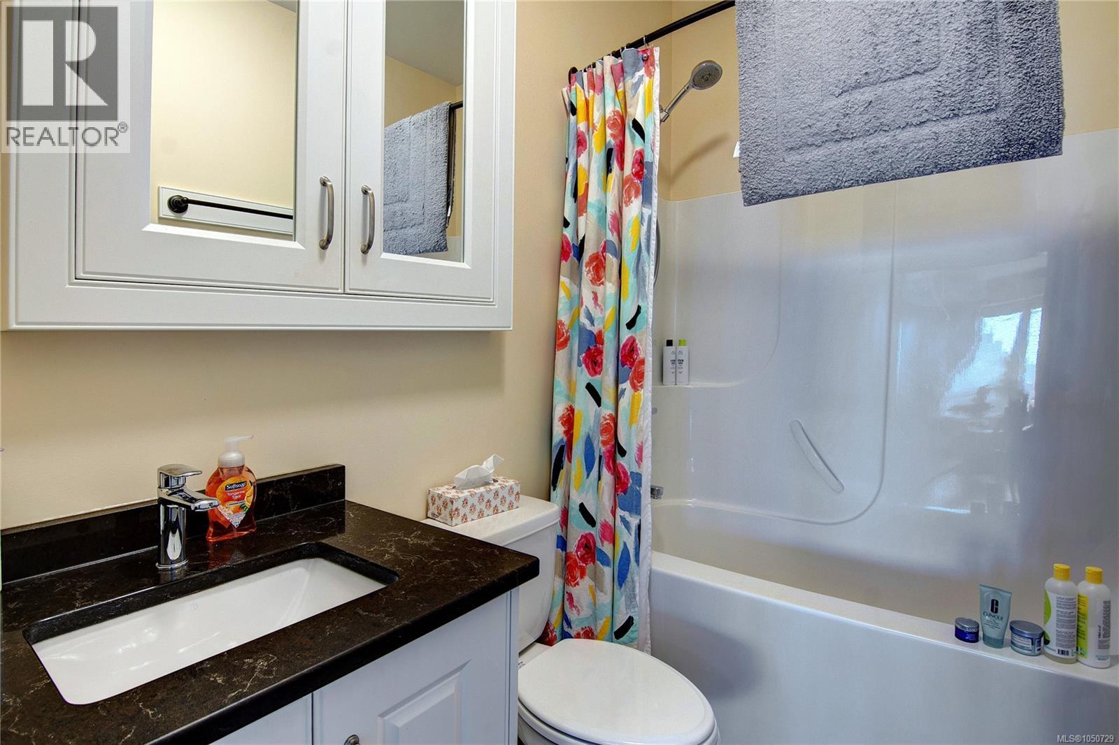 1064 Beverley Pl Property Photo 37