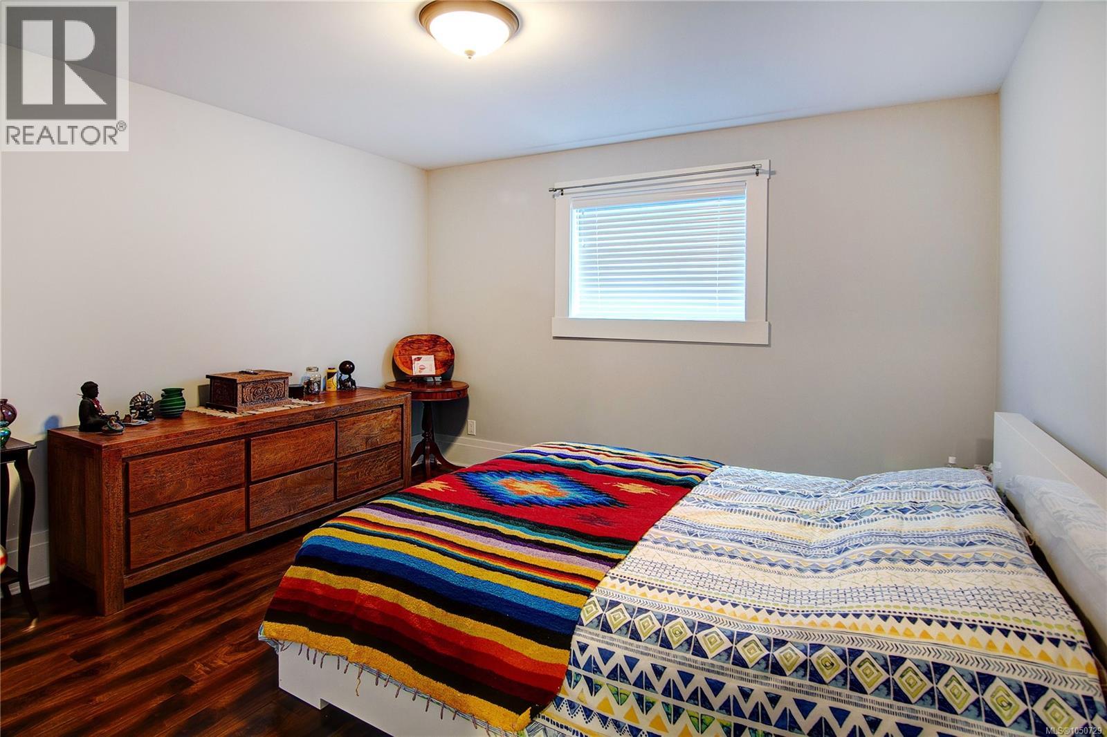 1064 Beverley Pl Property Photo 38