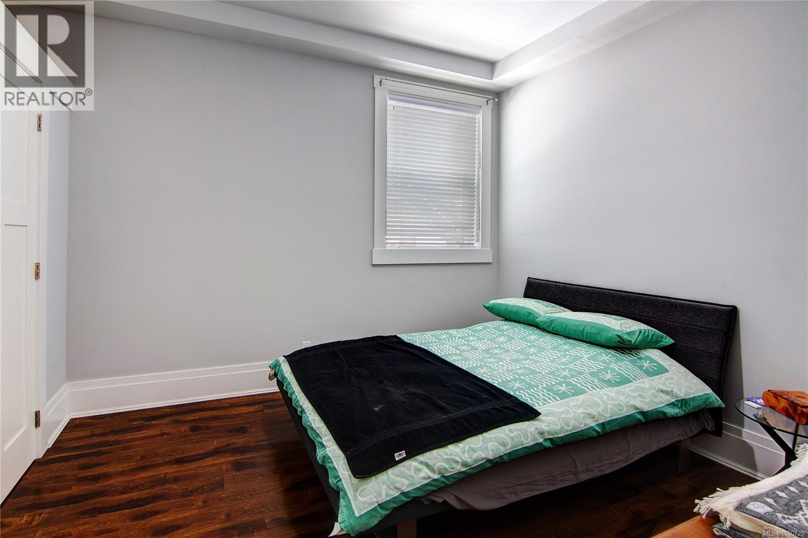 1064 Beverley Pl Property Photo 39