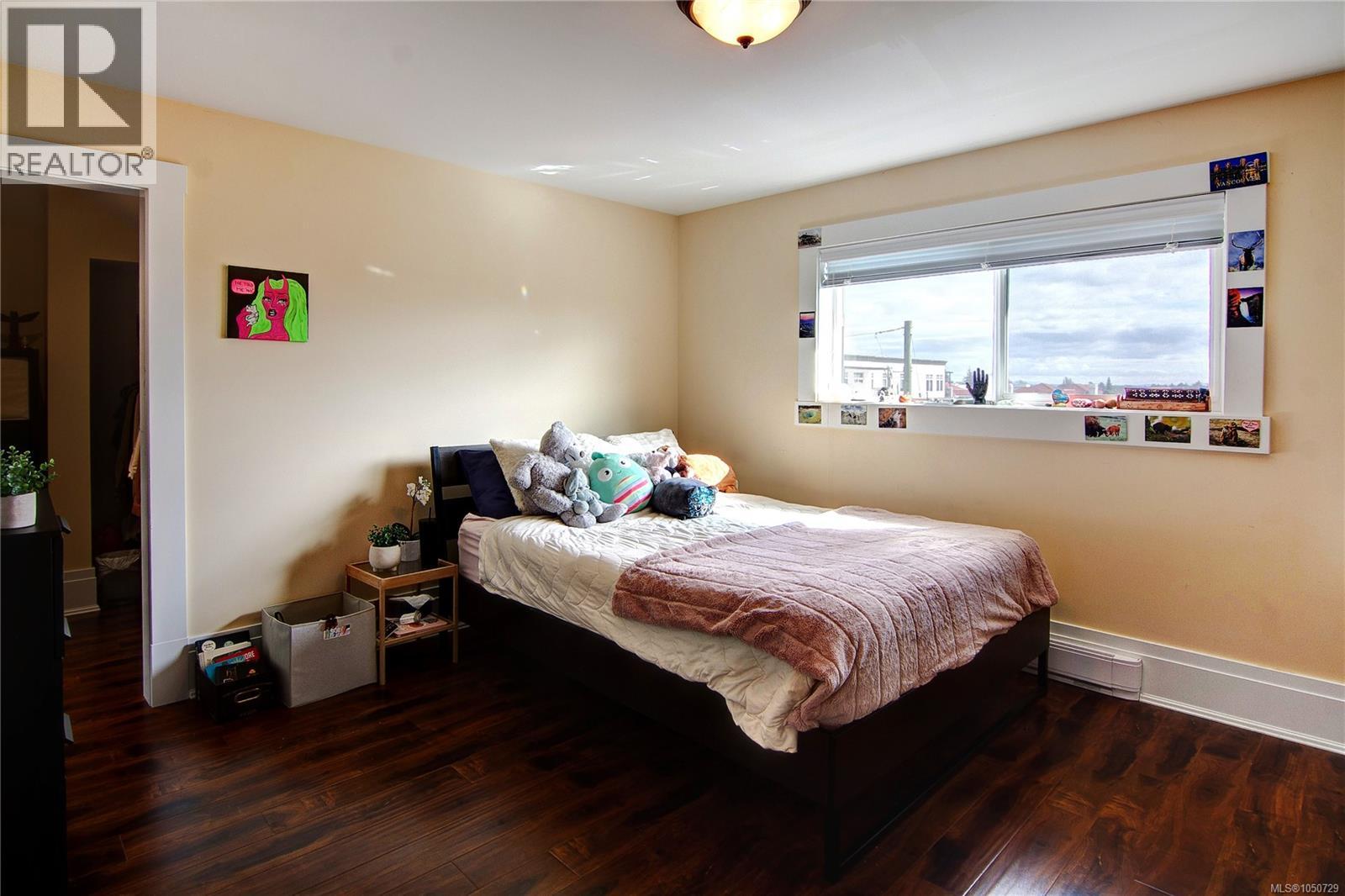 1064 Beverley Pl Property Photo 52