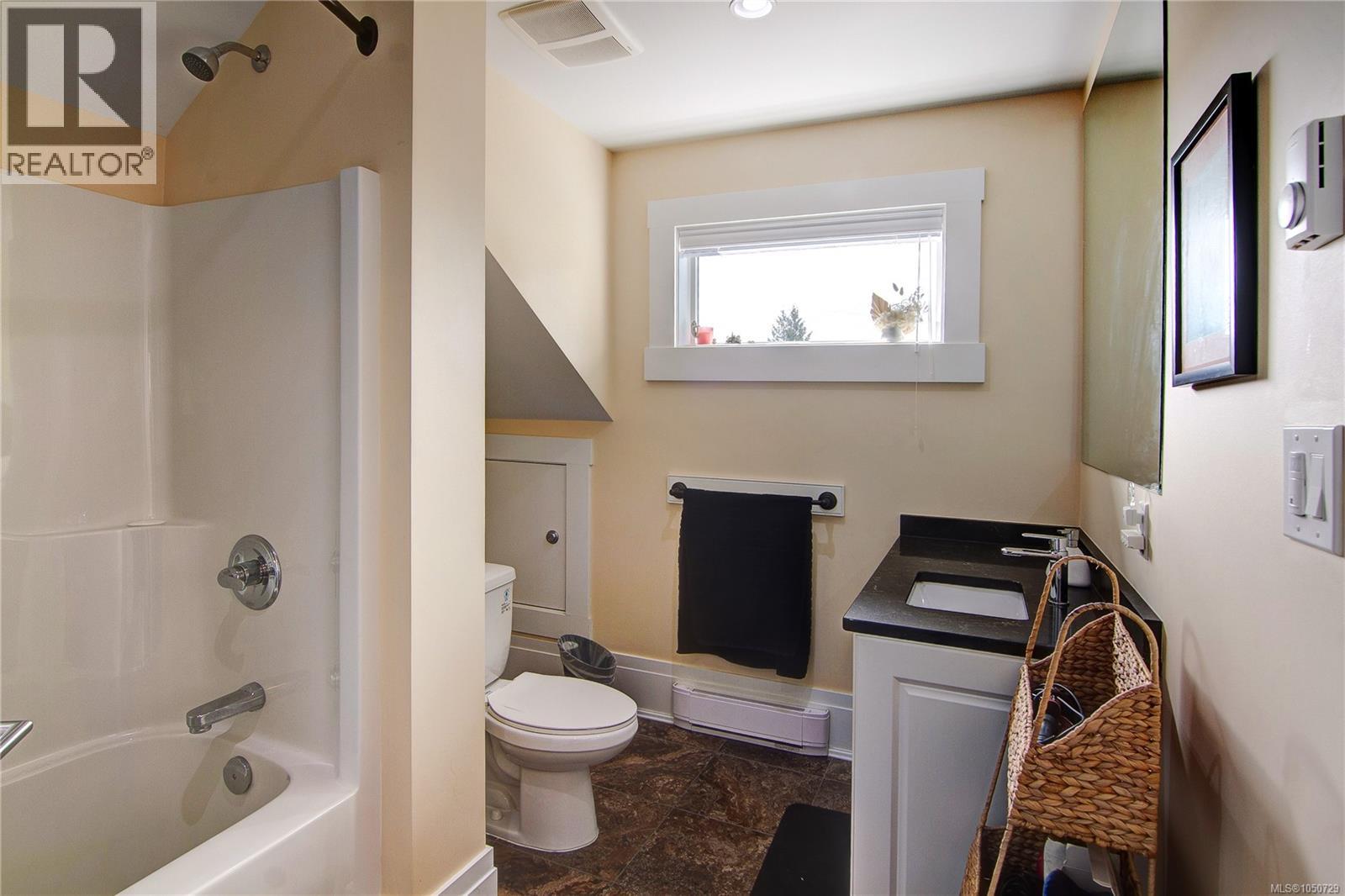 1064 Beverley Pl Property Photo 53