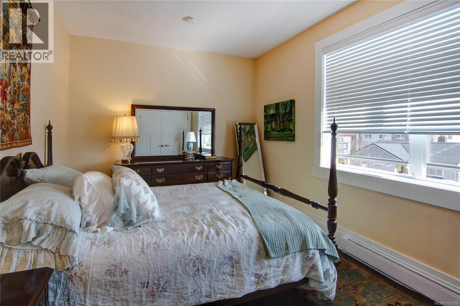 1064 Beverley Pl Property Photo 59
