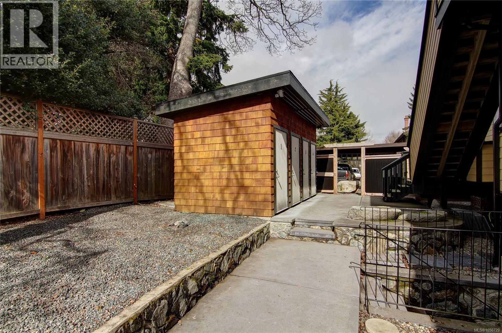 1064 Beverley Pl Property Photo 69