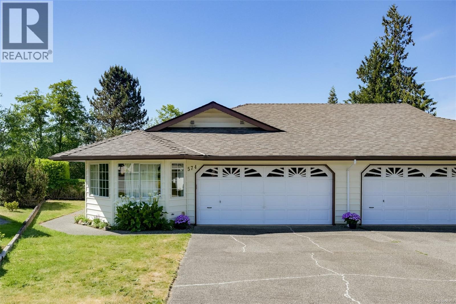 574 Cedar Cres Property Photo 1