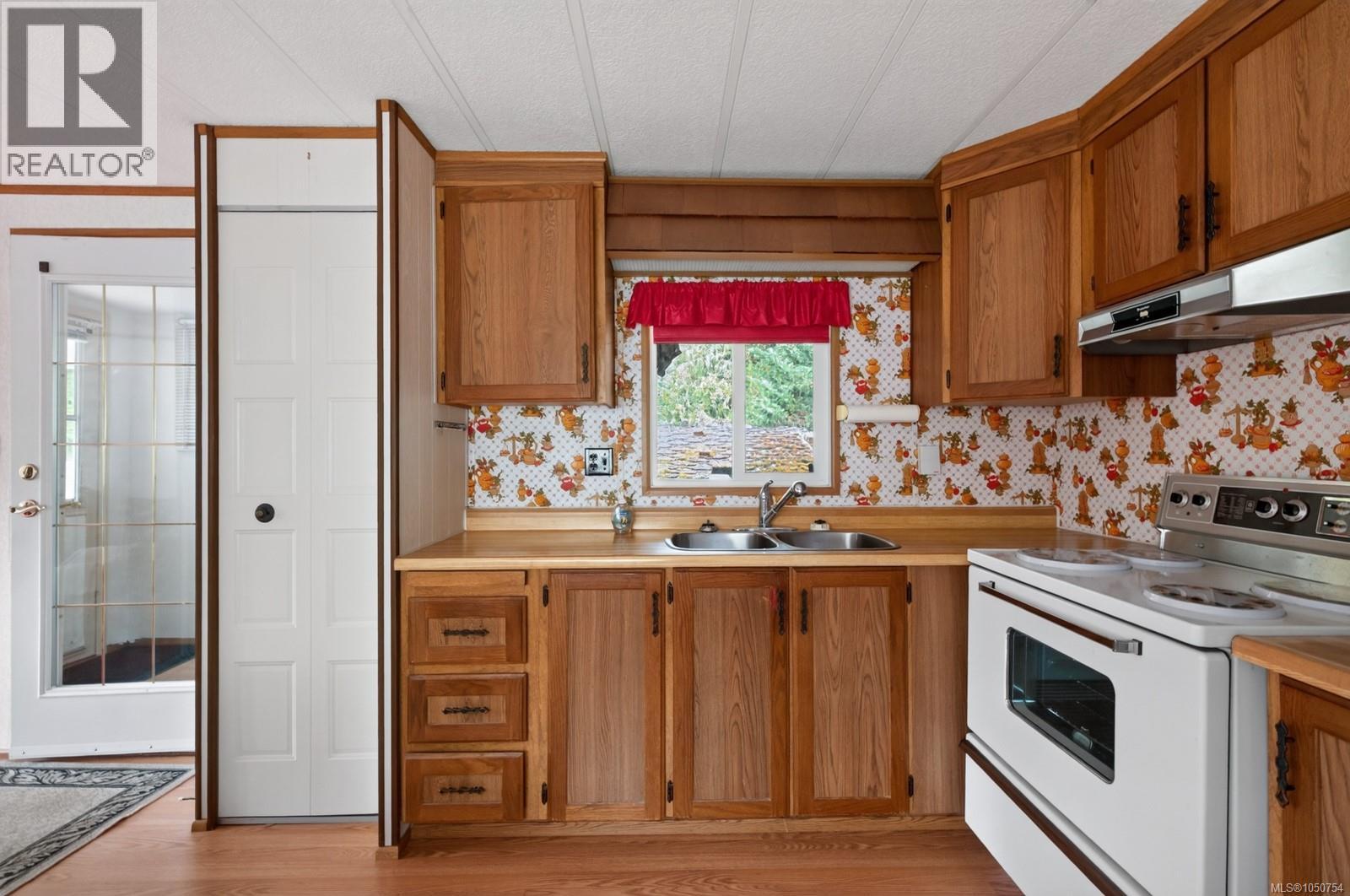 26 2785 Wallbank Rd Property Photo 11