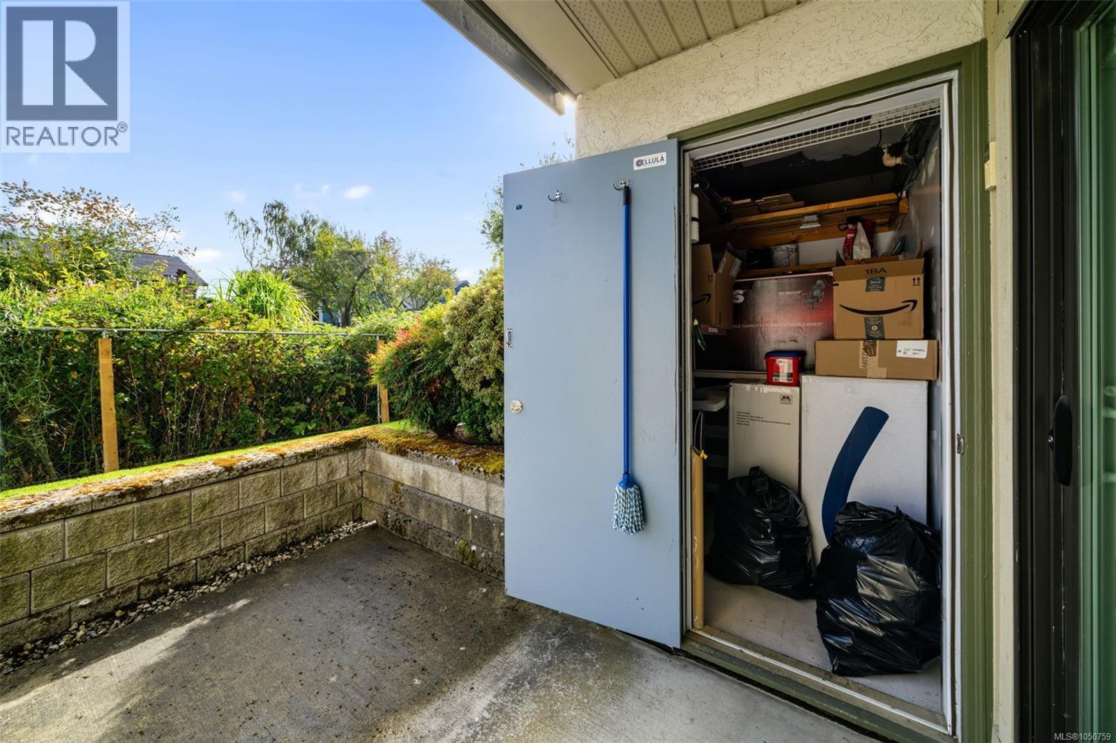 105 2757 Quadra St Property Photo 15