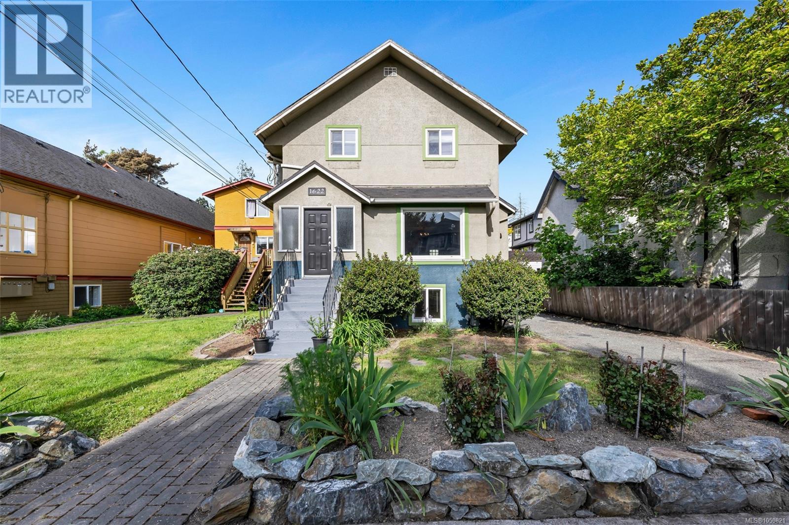 1622 Camosun St Property Photo 1