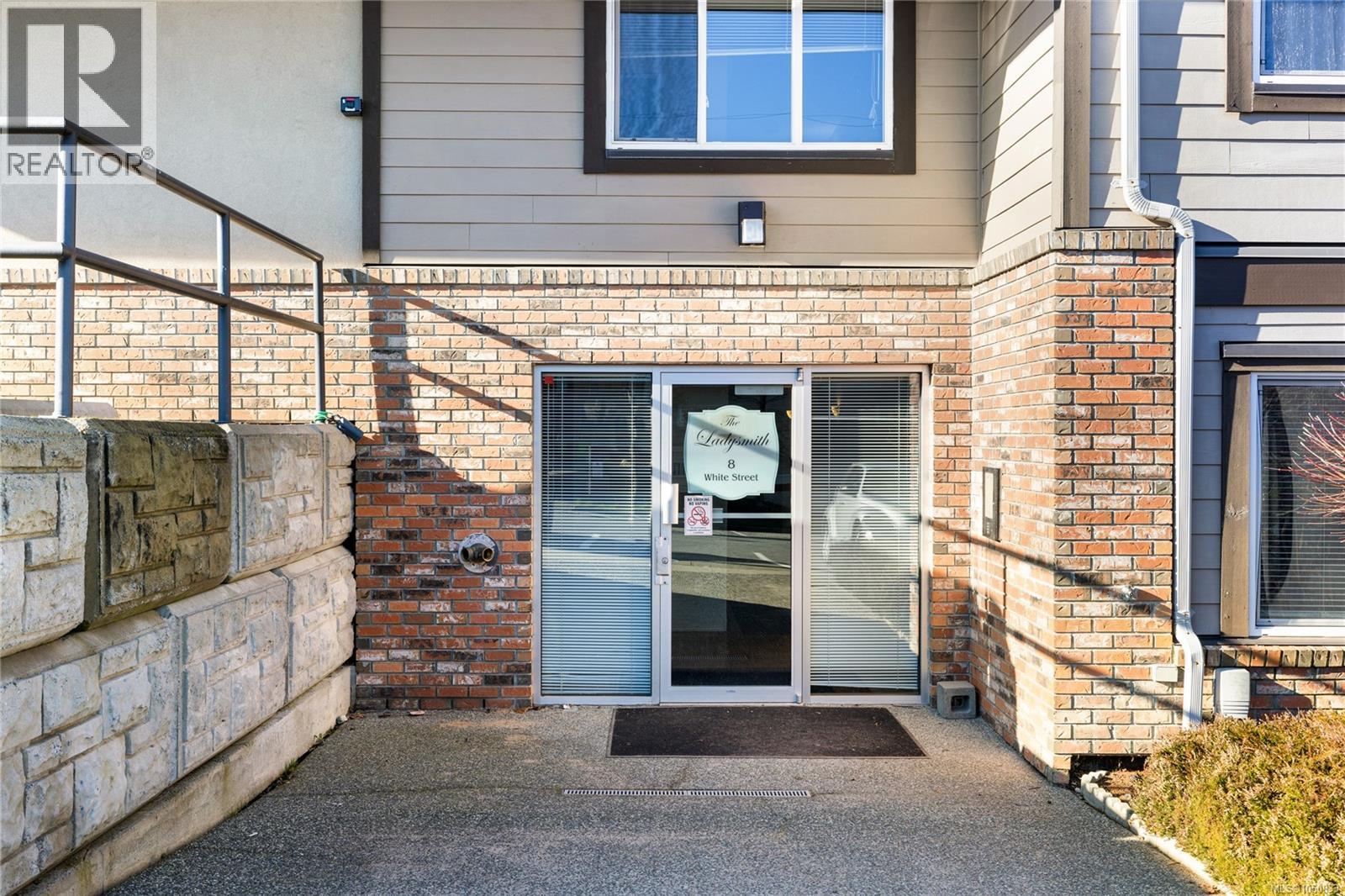 2 8 White St Property Photo 21