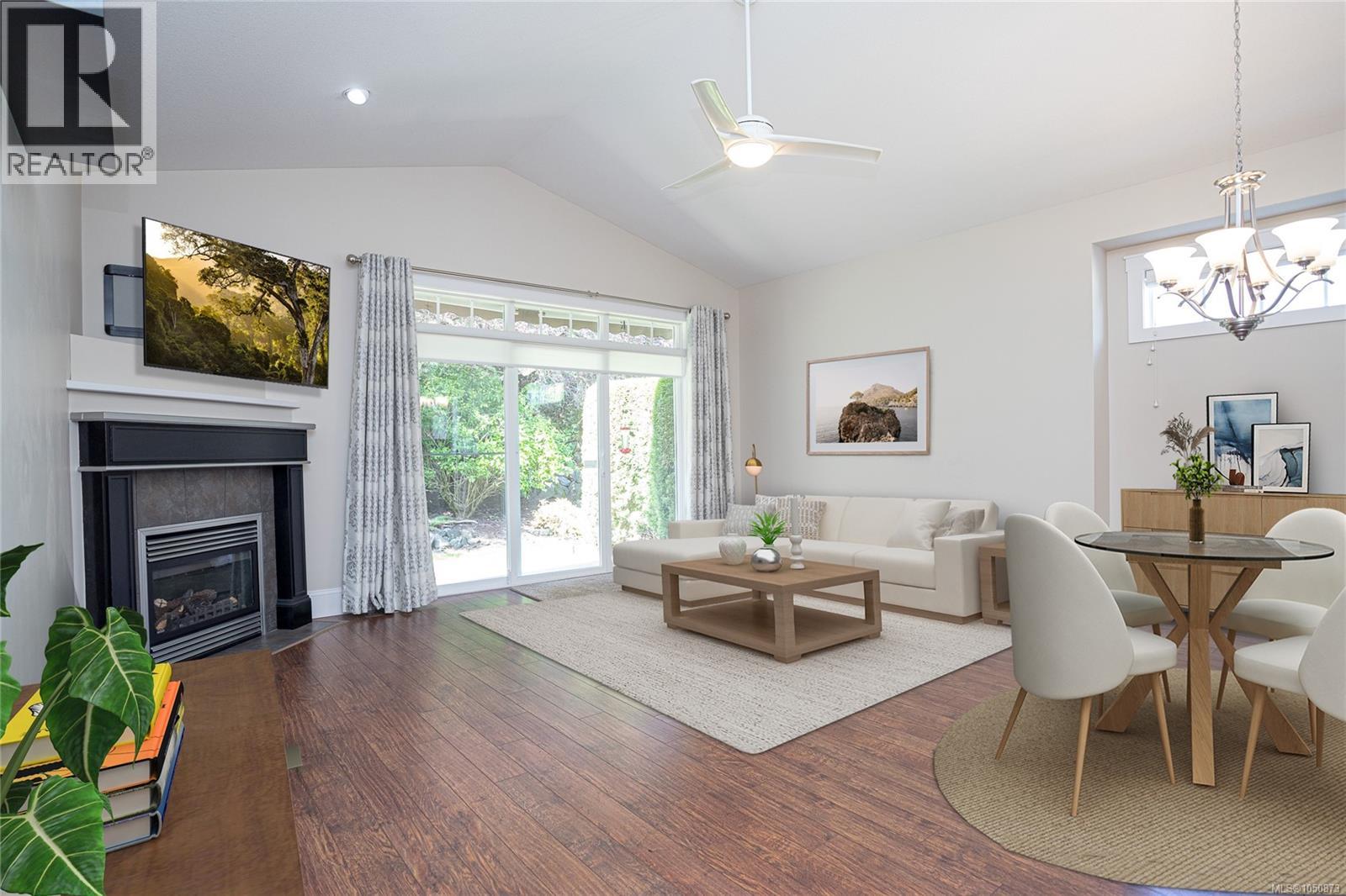 18 3110 Cook St Property Photo 2