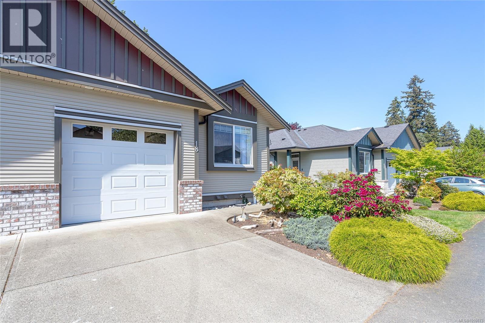 18 3110 Cook St Property Photo 6