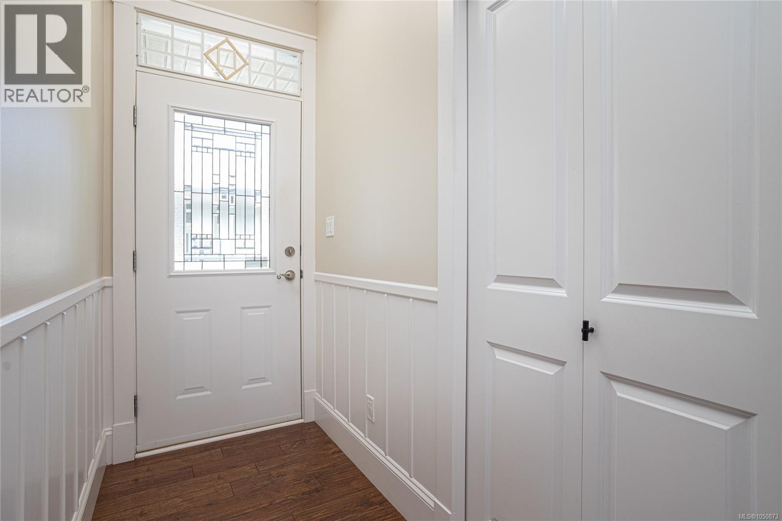 18 3110 Cook St Property Photo 9