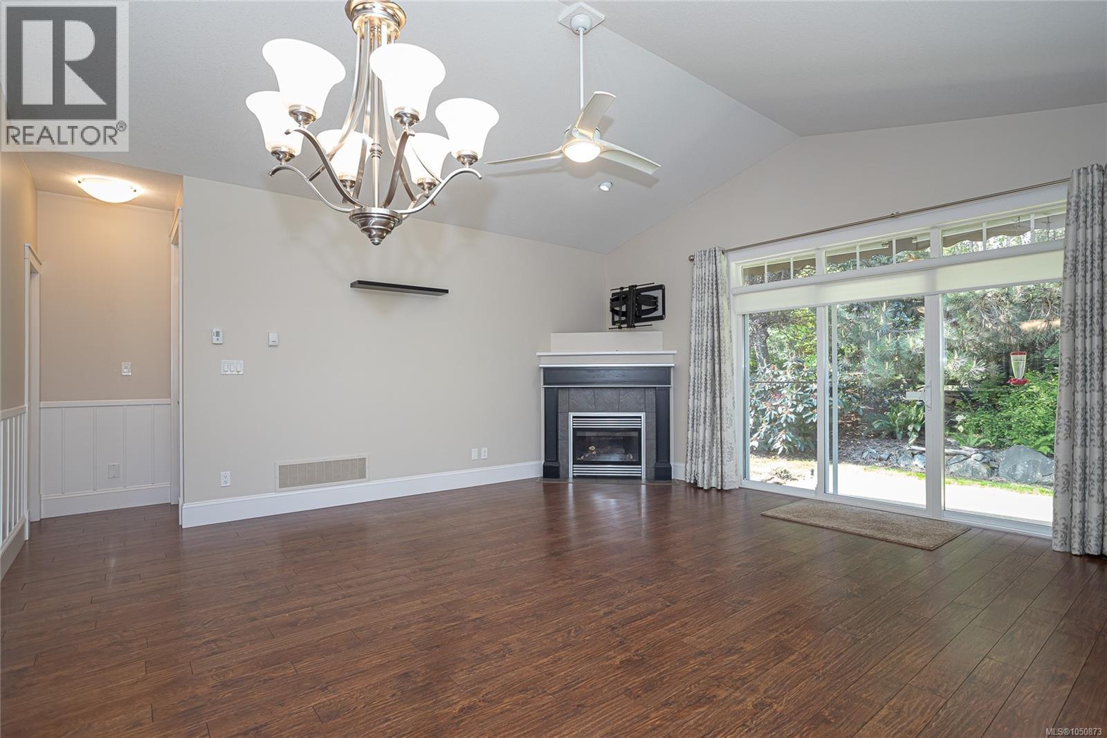 18 3110 Cook St Property Photo 12
