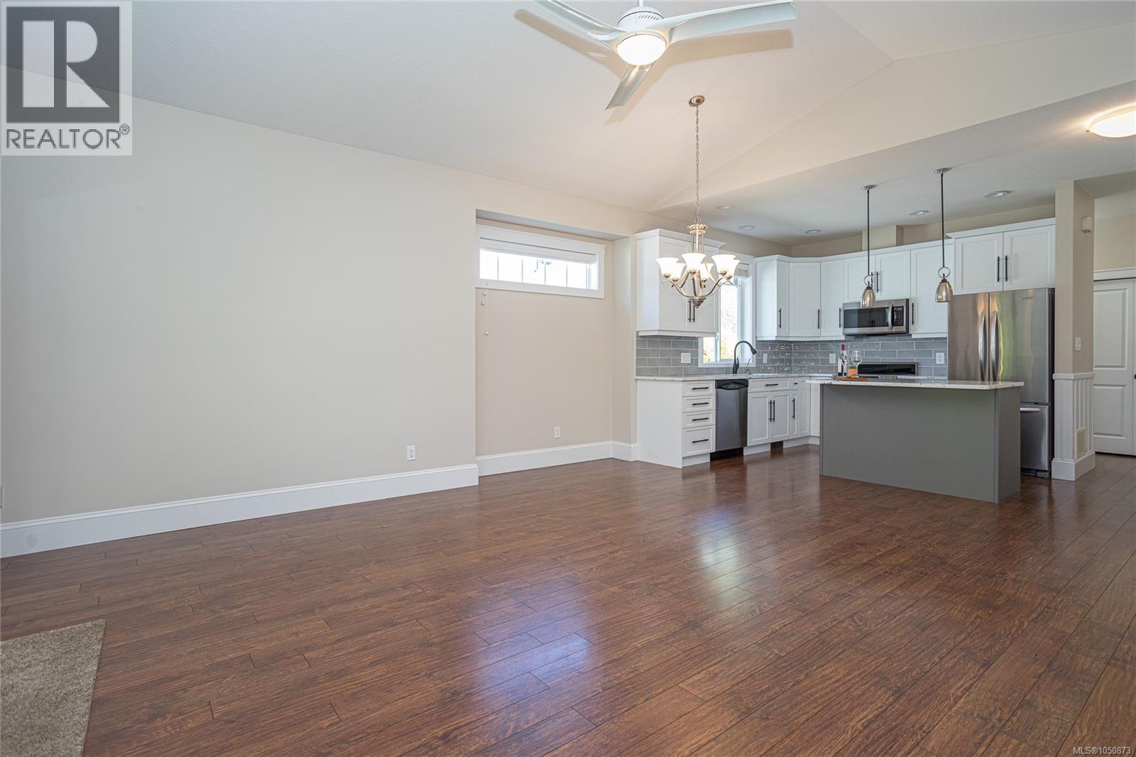 18 3110 Cook St Property Photo 13