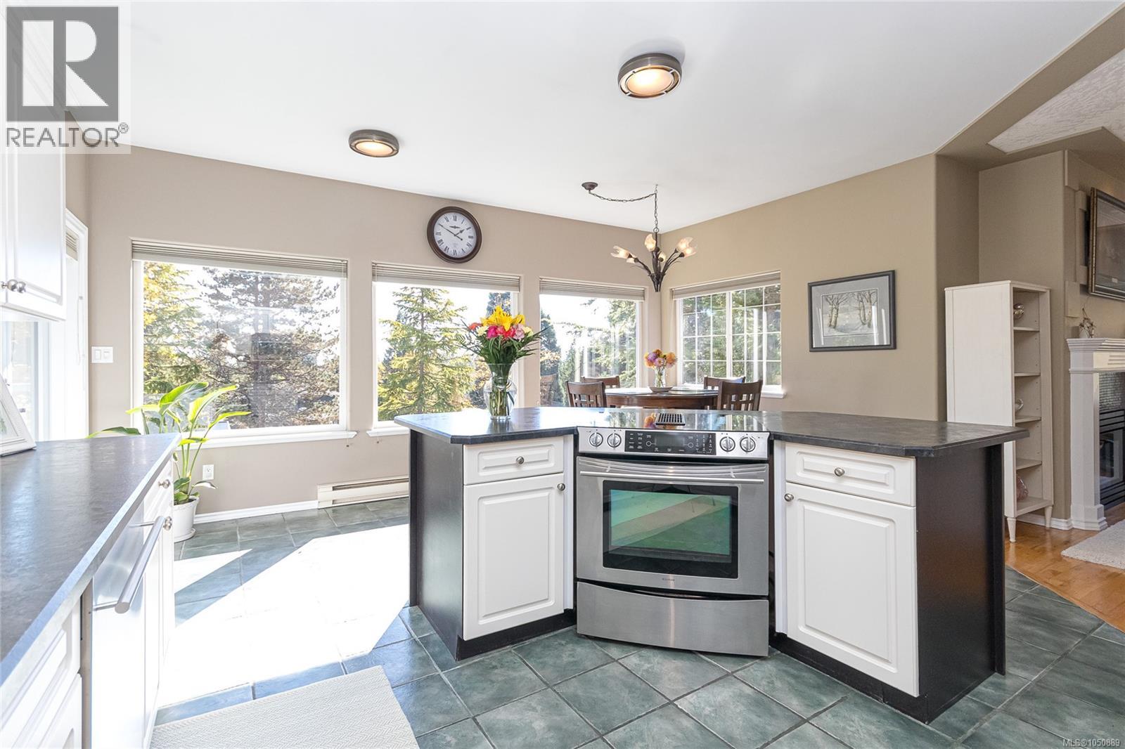8593 Kingcome Cres Property Photo 10