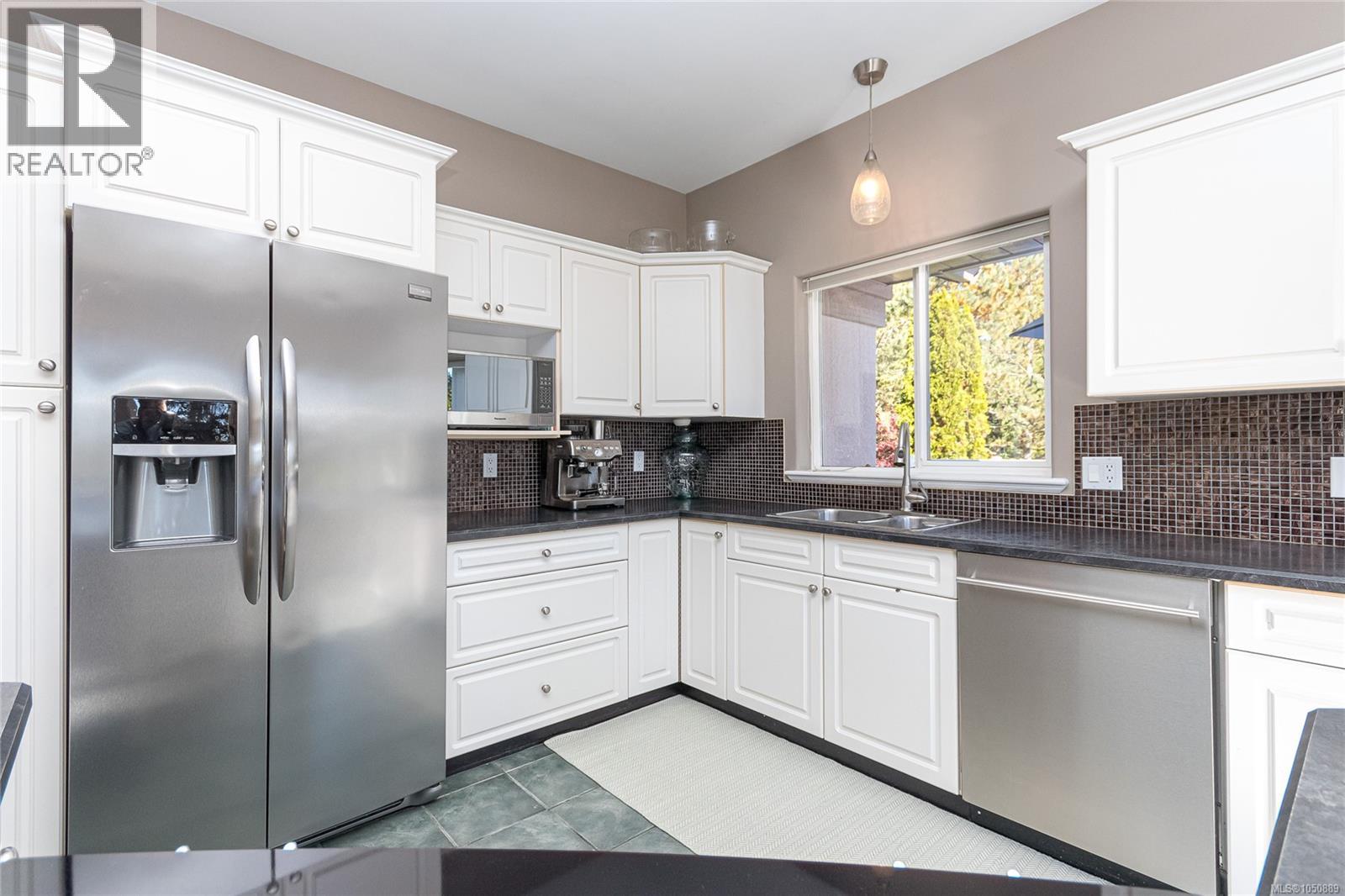 8593 Kingcome Cres Property Photo 11