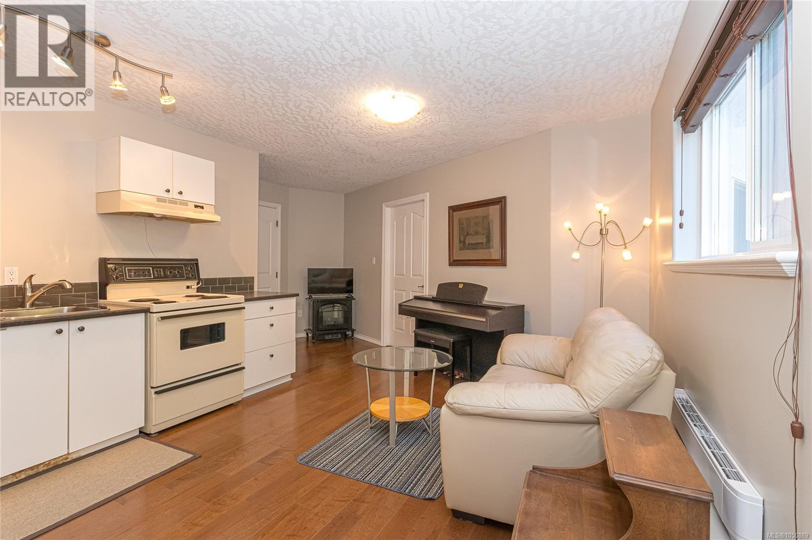 8593 Kingcome Cres Property Photo 25