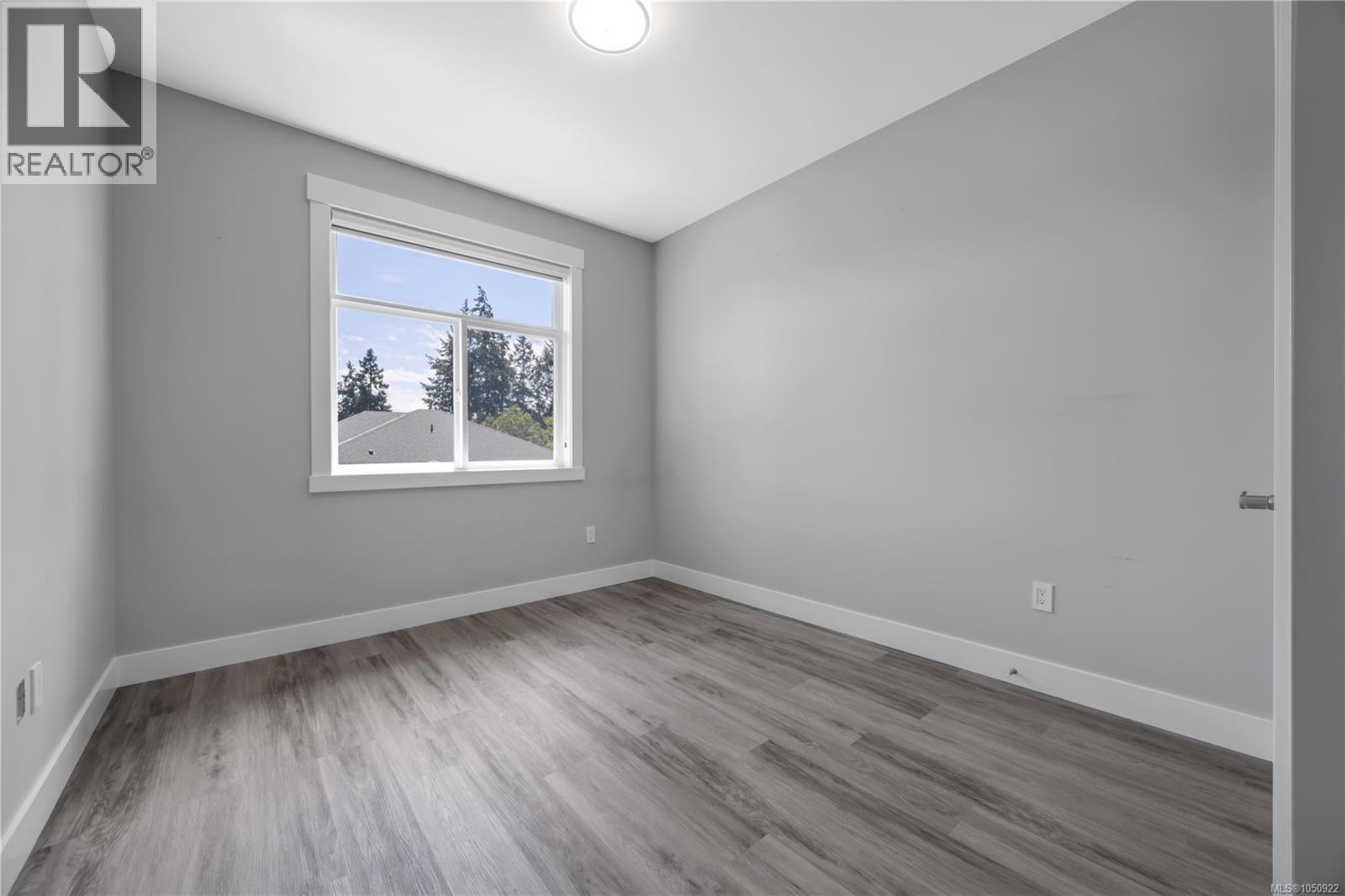267 Golden Oaks Cres Property Photo 42