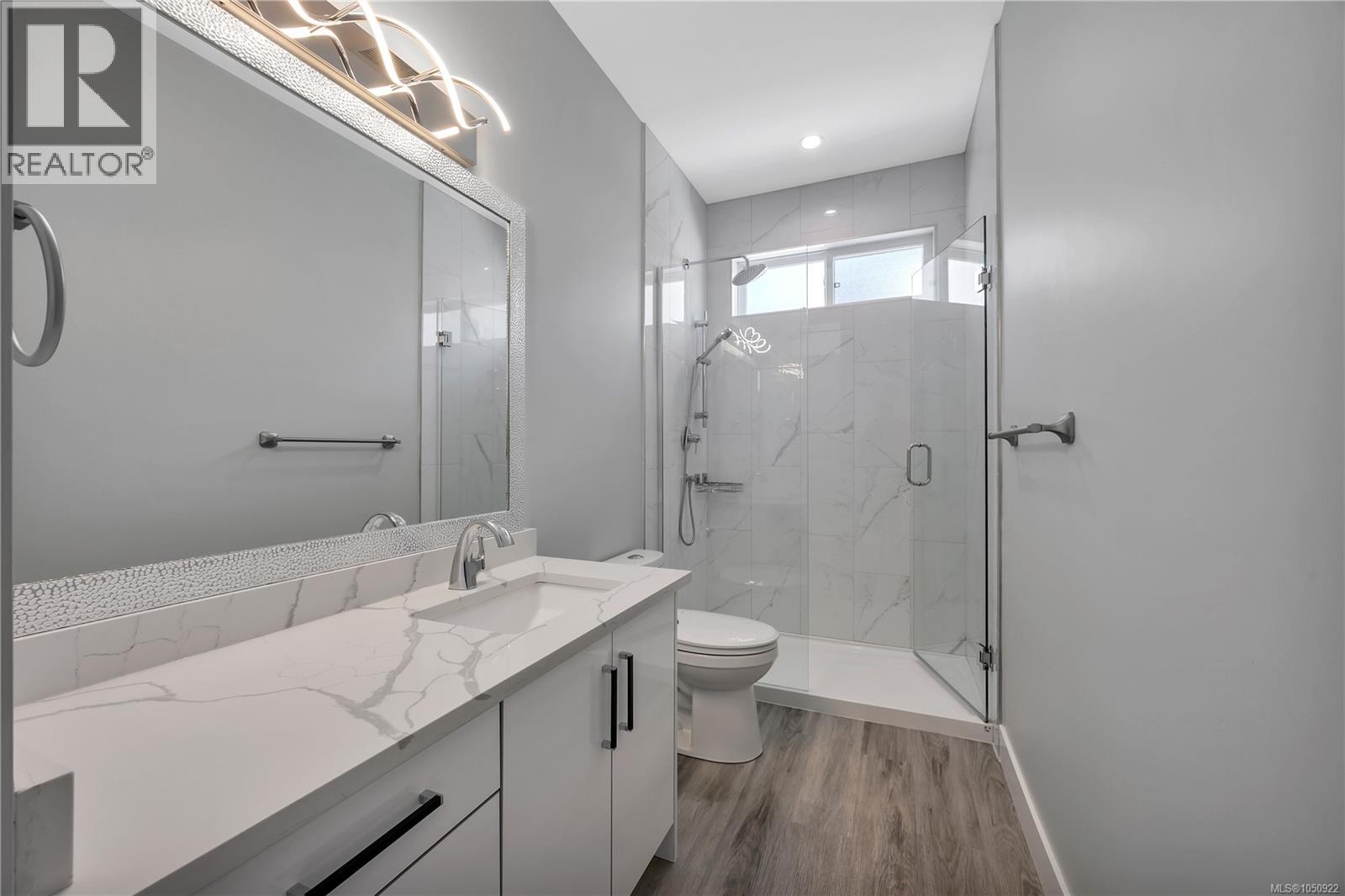 267 Golden Oaks Cres Property Photo 44