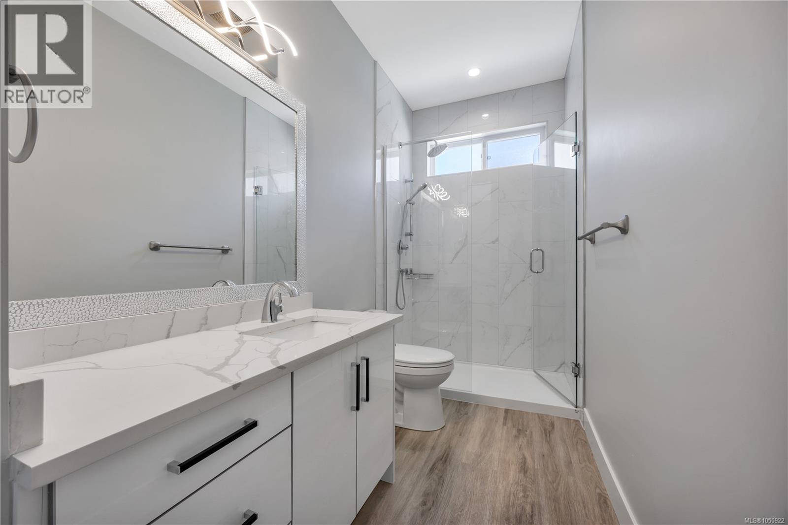 267 Golden Oaks Cres Property Photo 45