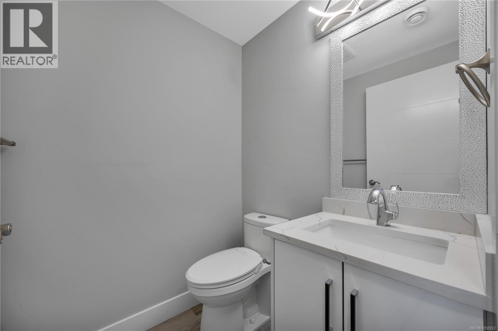 267 Golden Oaks Cres Property Photo 46