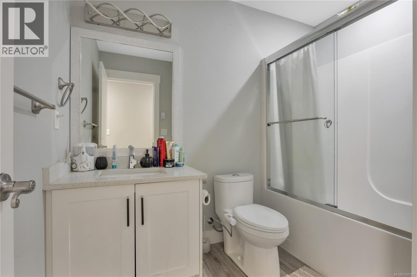 267 Golden Oaks Cres Property Photo 65