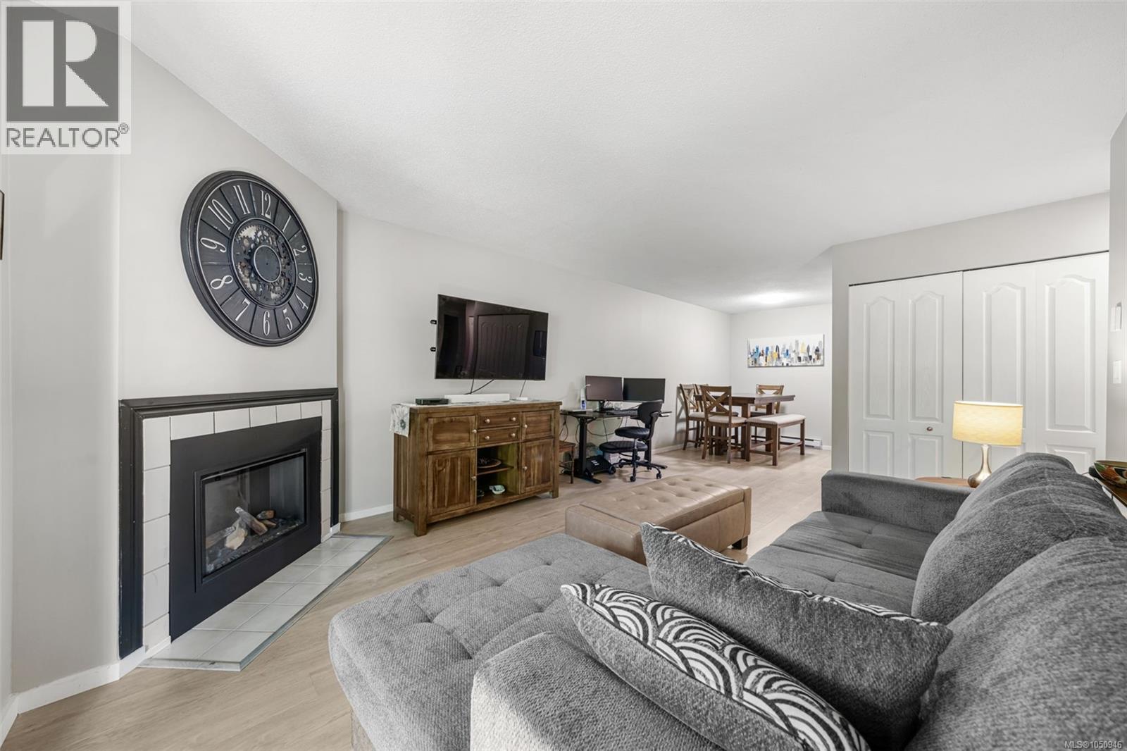 212 2520 Wark St Property Photo 14