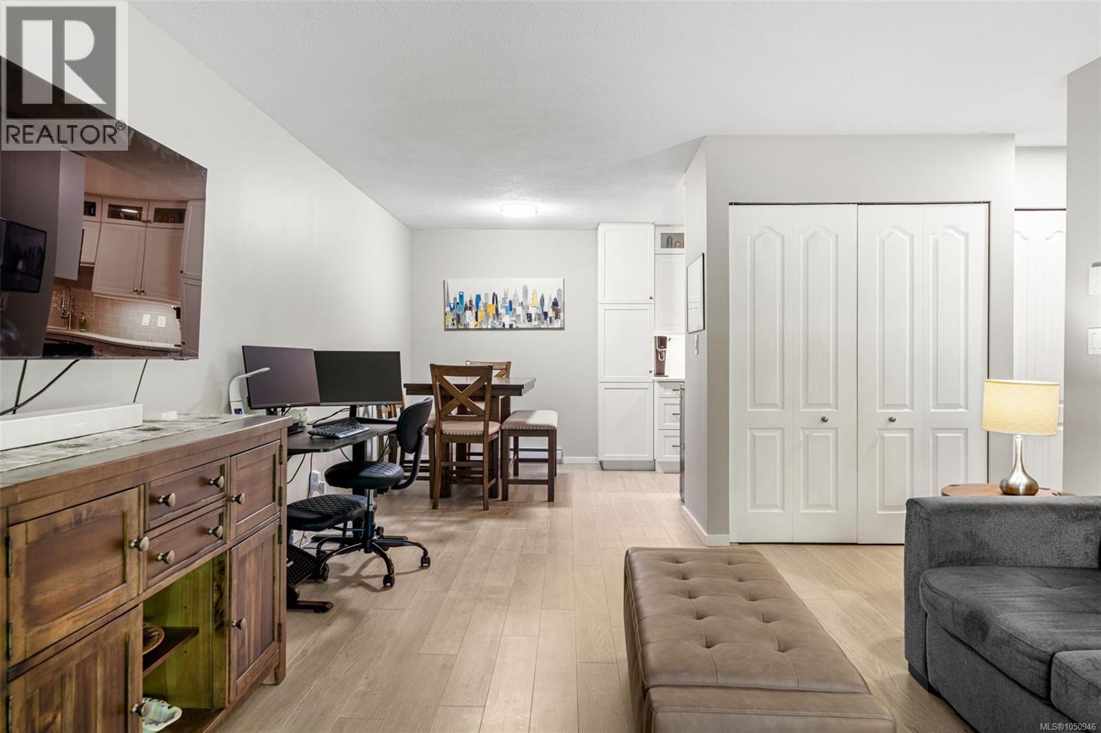 212 2520 Wark St Property Photo 15