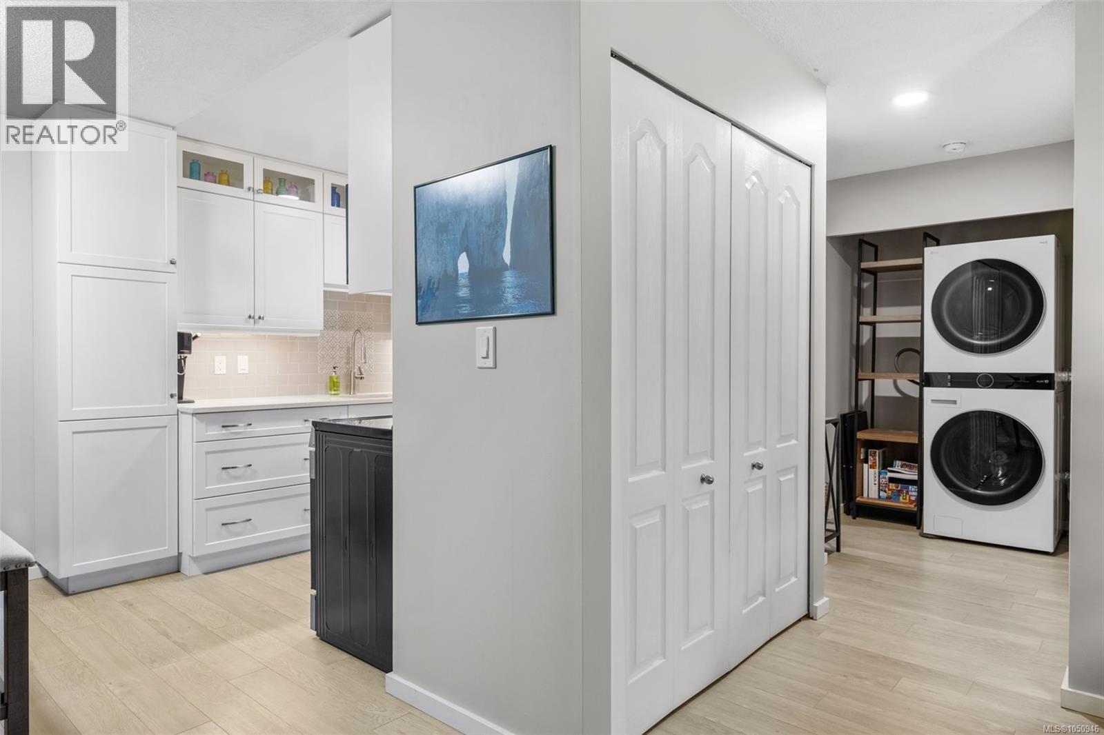 212 2520 Wark St Property Photo 16