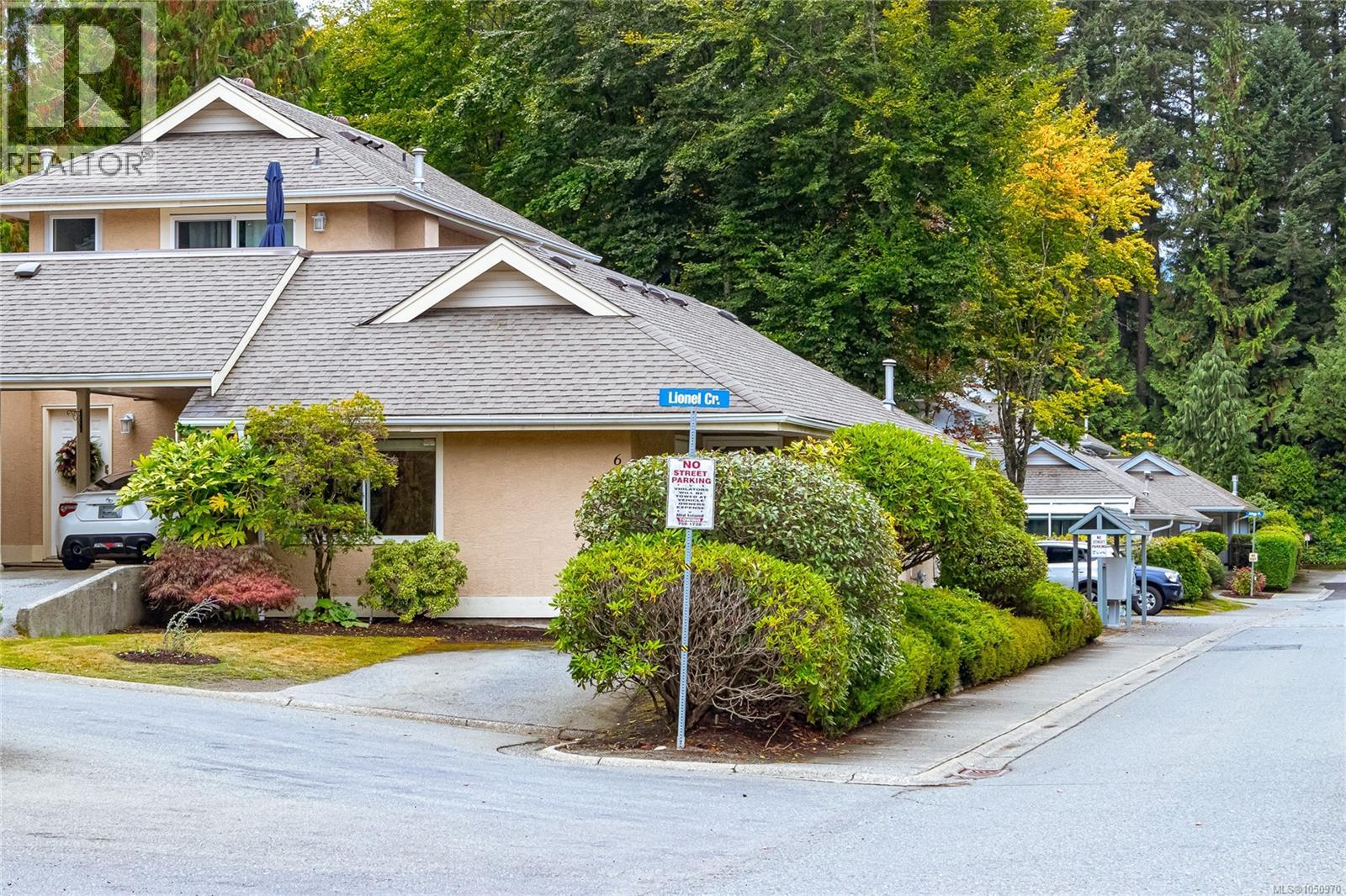 6064 Lionel Cres Property Photo 1