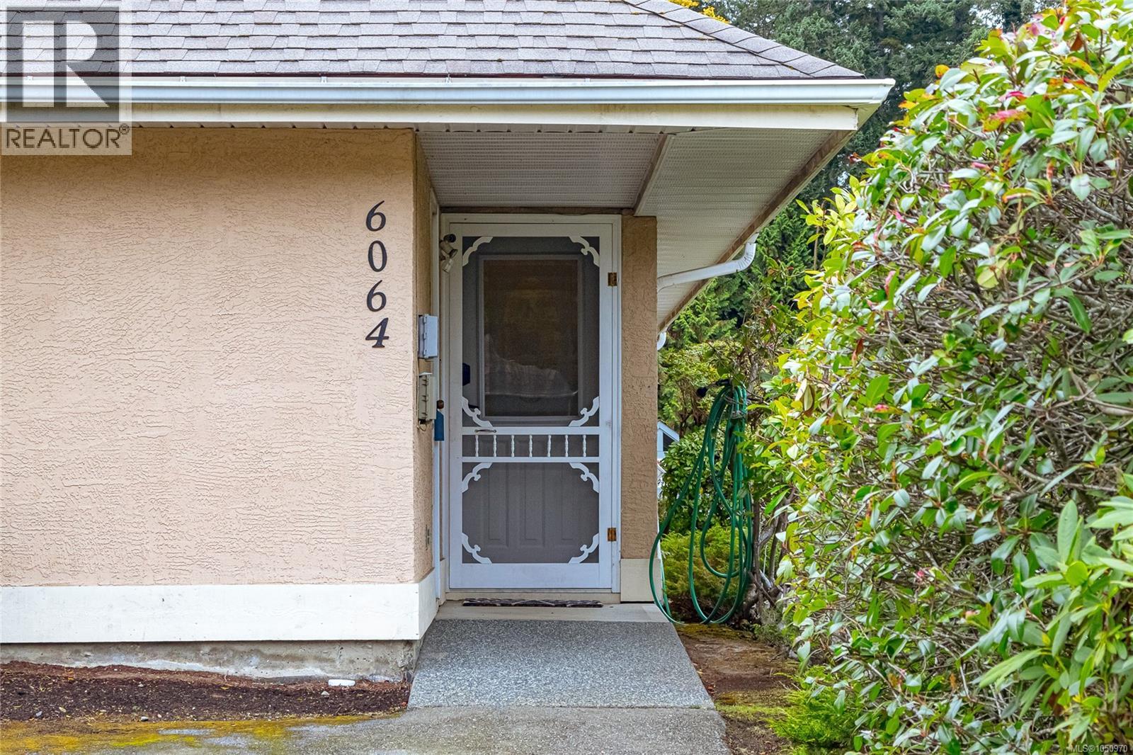 6064 Lionel Cres Property Photo 2