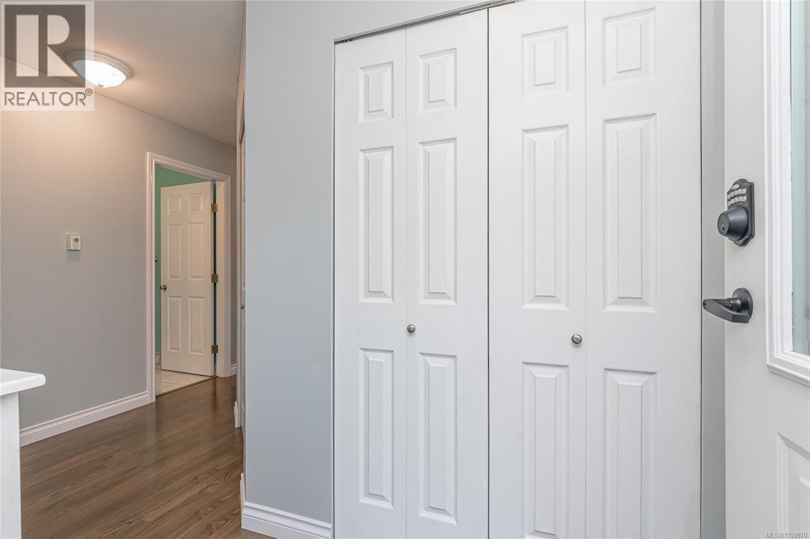 6064 Lionel Cres Property Photo 3