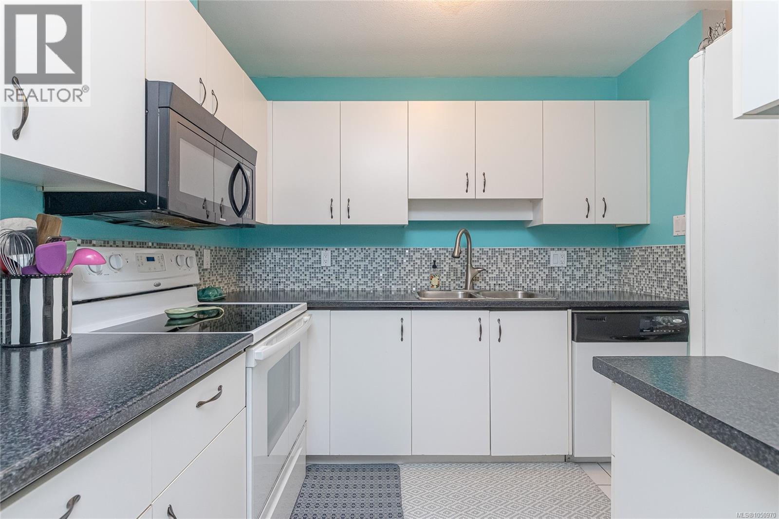 6064 Lionel Cres Property Photo 13