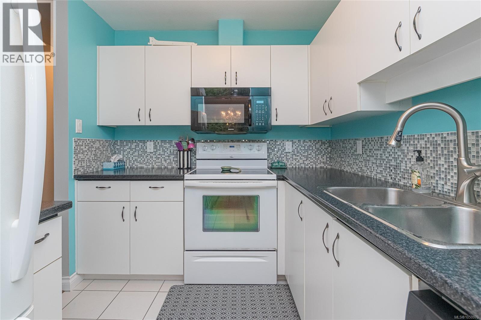 6064 Lionel Cres Property Photo 14
