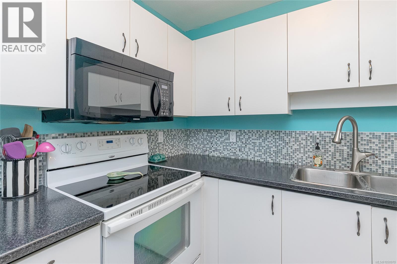 6064 Lionel Cres Property Photo 15
