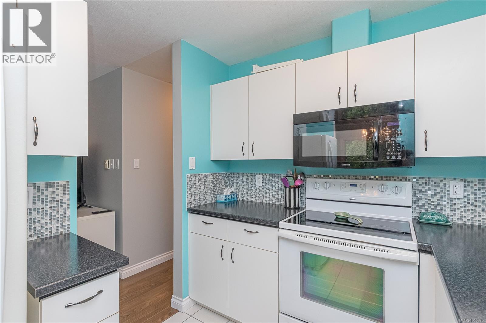 6064 Lionel Cres Property Photo 16
