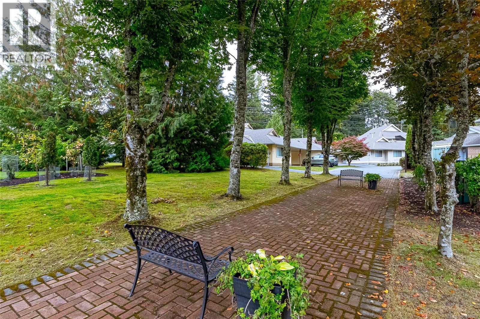 6064 Lionel Cres Property Photo 24