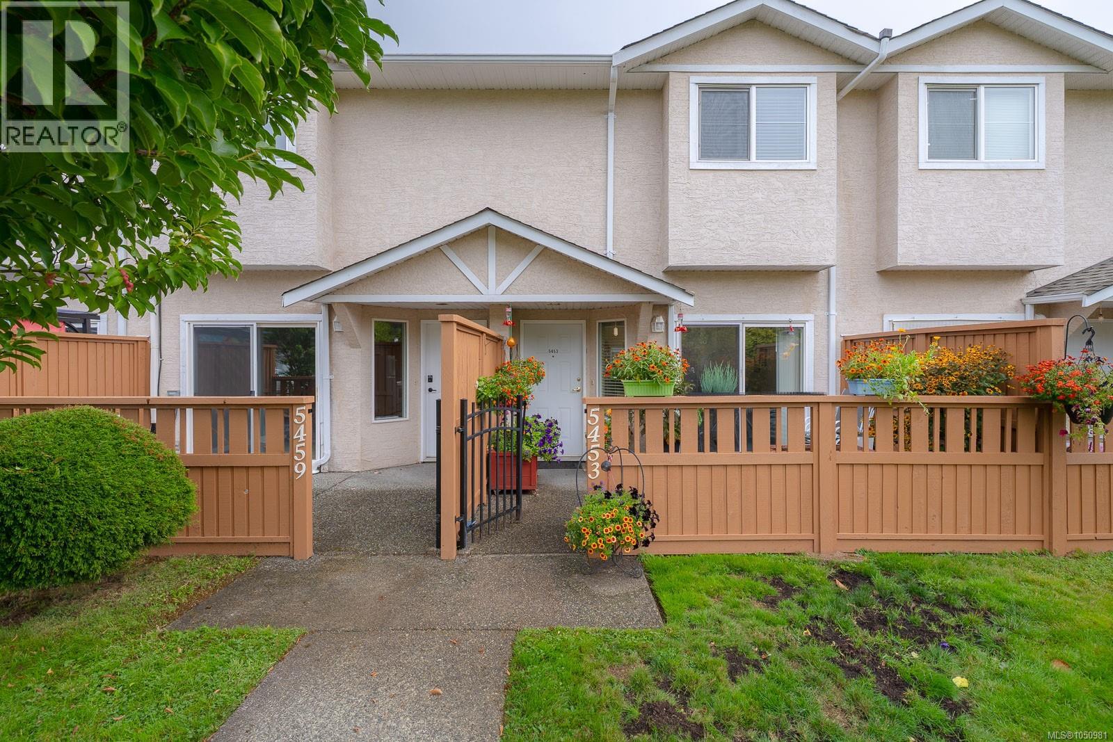 5453 Woodland Cres W Property Photo 1
